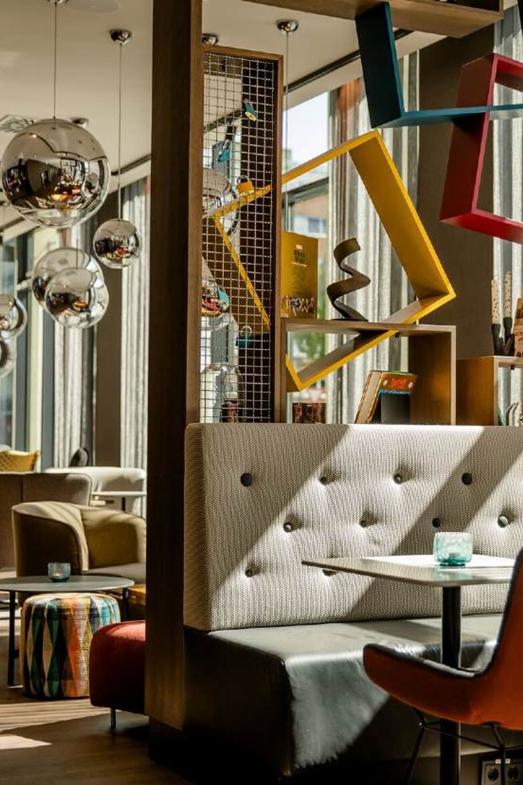 hotel Cologne Mediapark Motel One breakfast area with sunlight