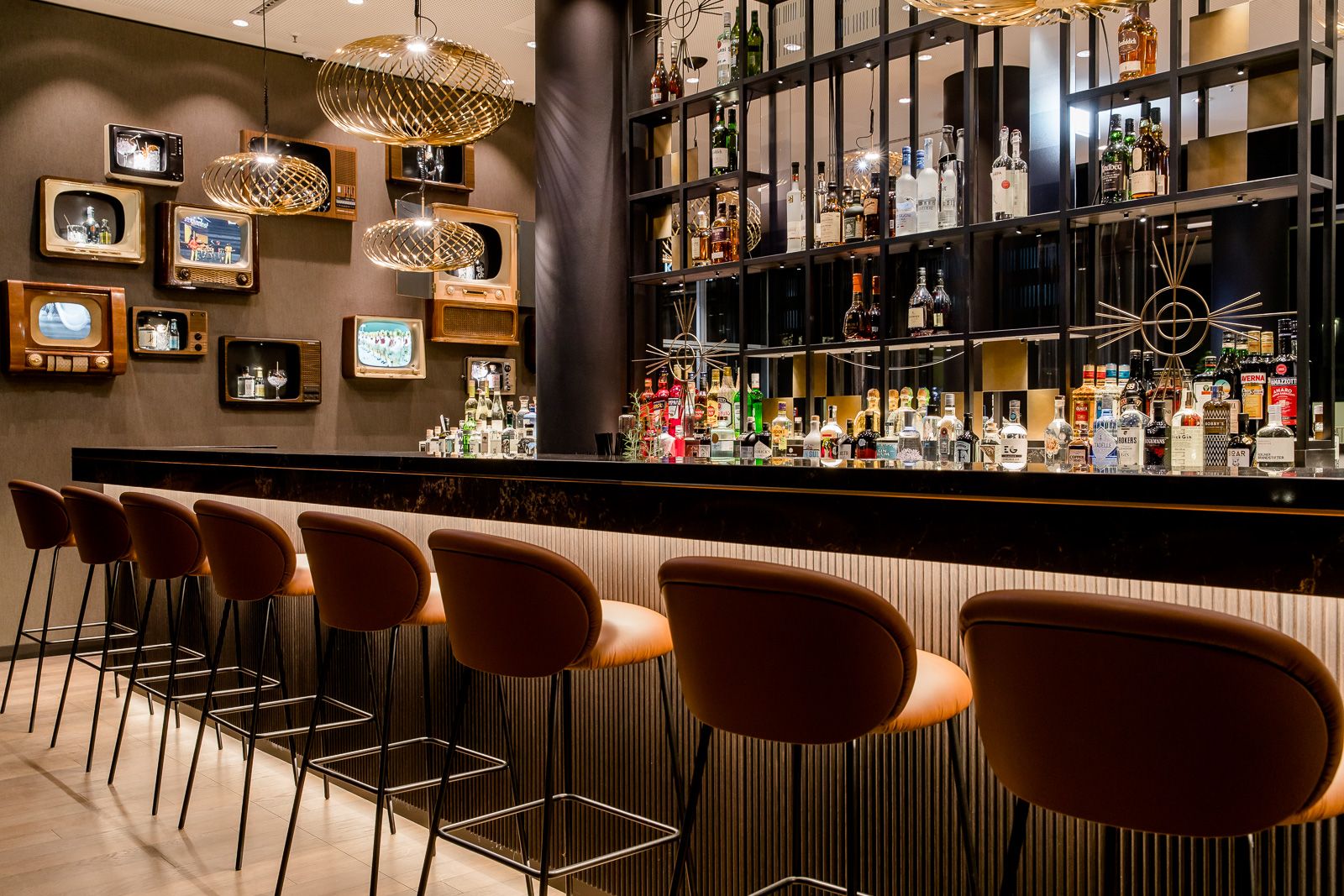 Hotels Köln Messe Motel One Bar mit Barhockern