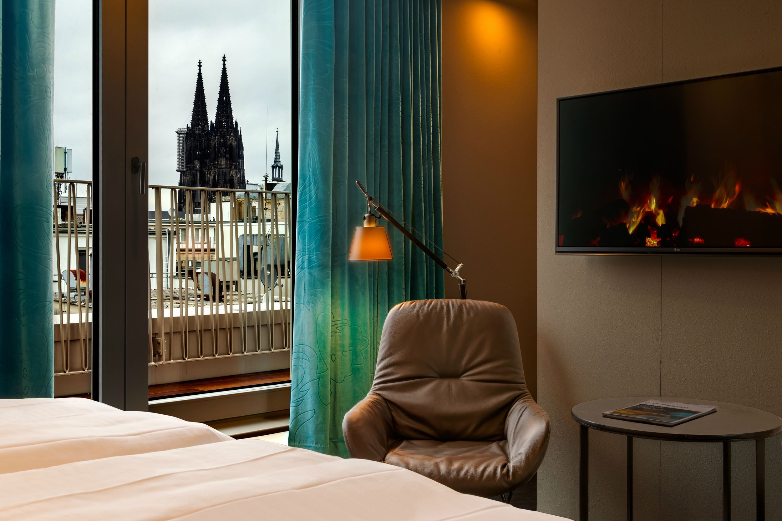 Hotel Köln Neumarkt Motel One Zimmer mit Blick auf den Dom