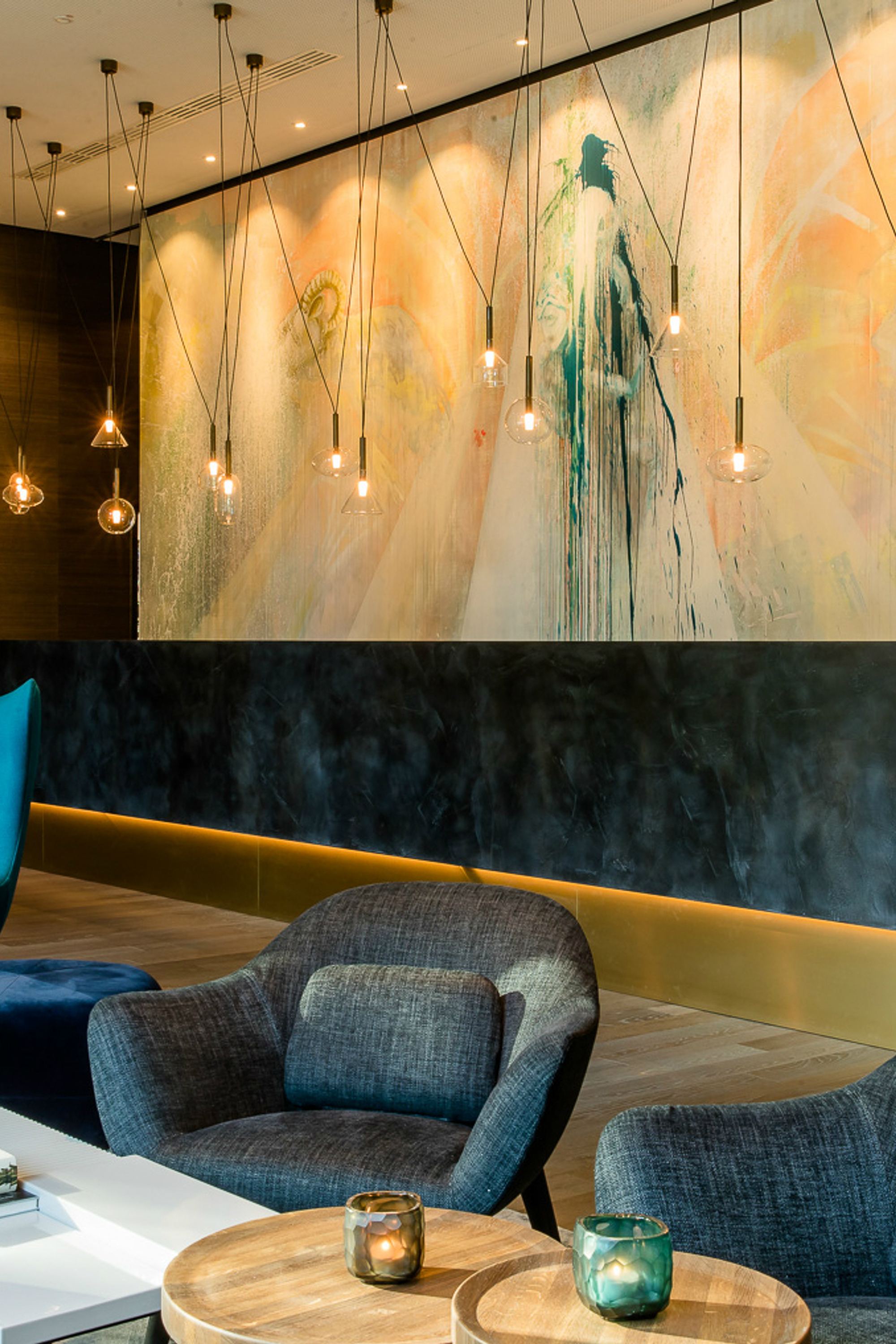 Hotel Köln Neumarkt Motel One Rezeption und Sessel sowie Egg chair