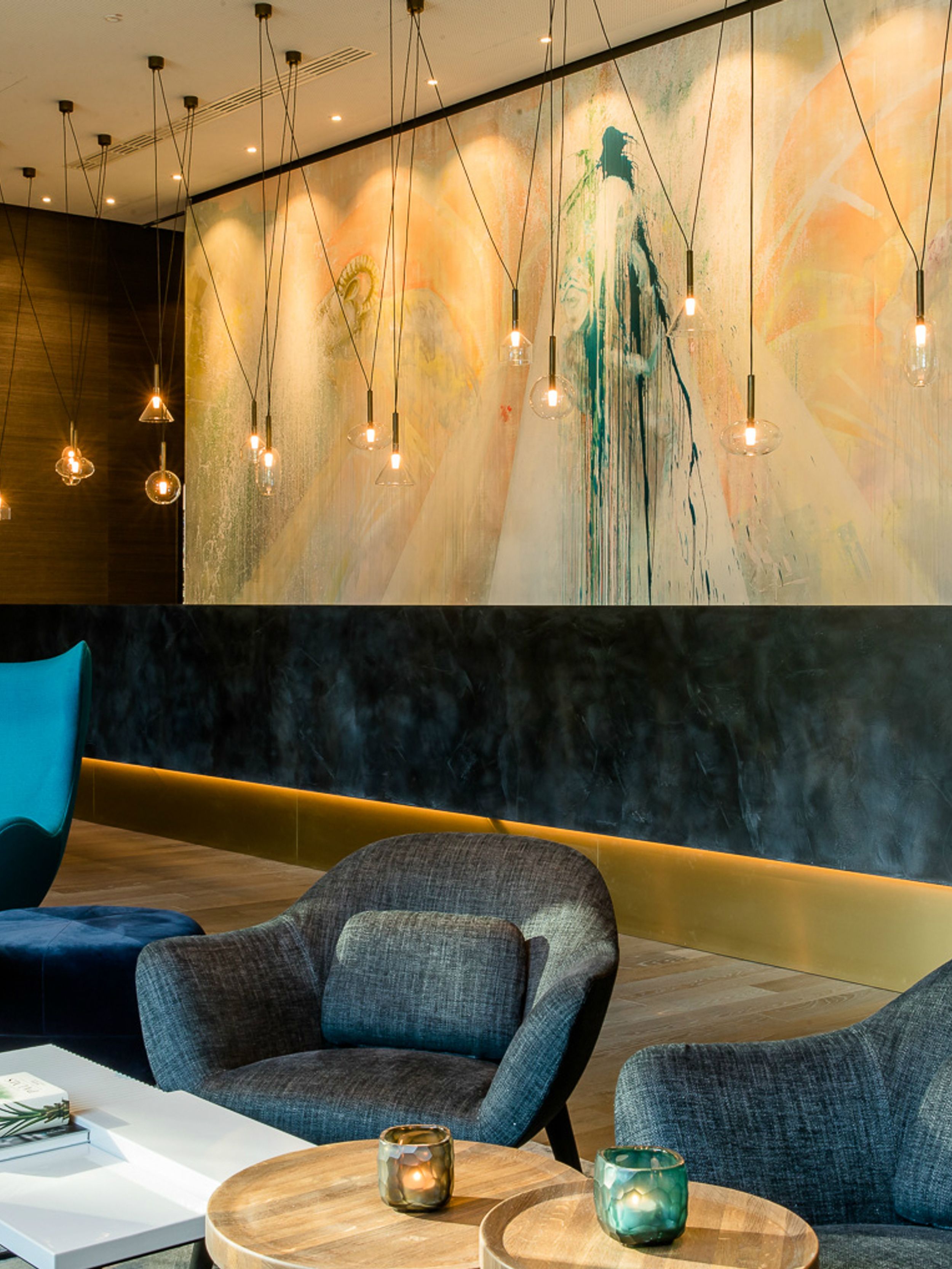 hotel Cologne Neumarkt Motel One reception with armchair and egg chair