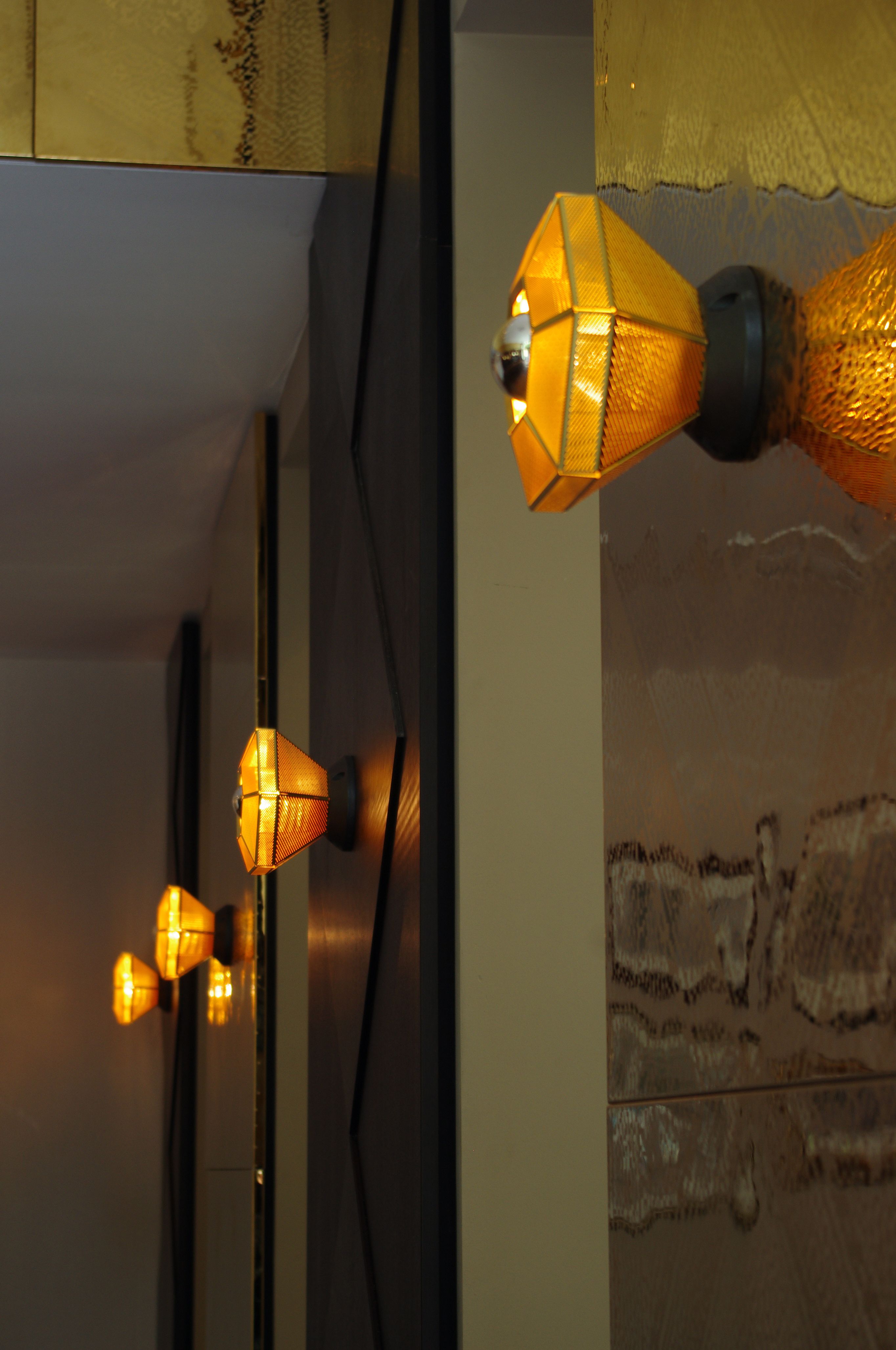 Hotel Leipzig Augustusplatz Motel One Nahaufnahme Lampen an der Wand