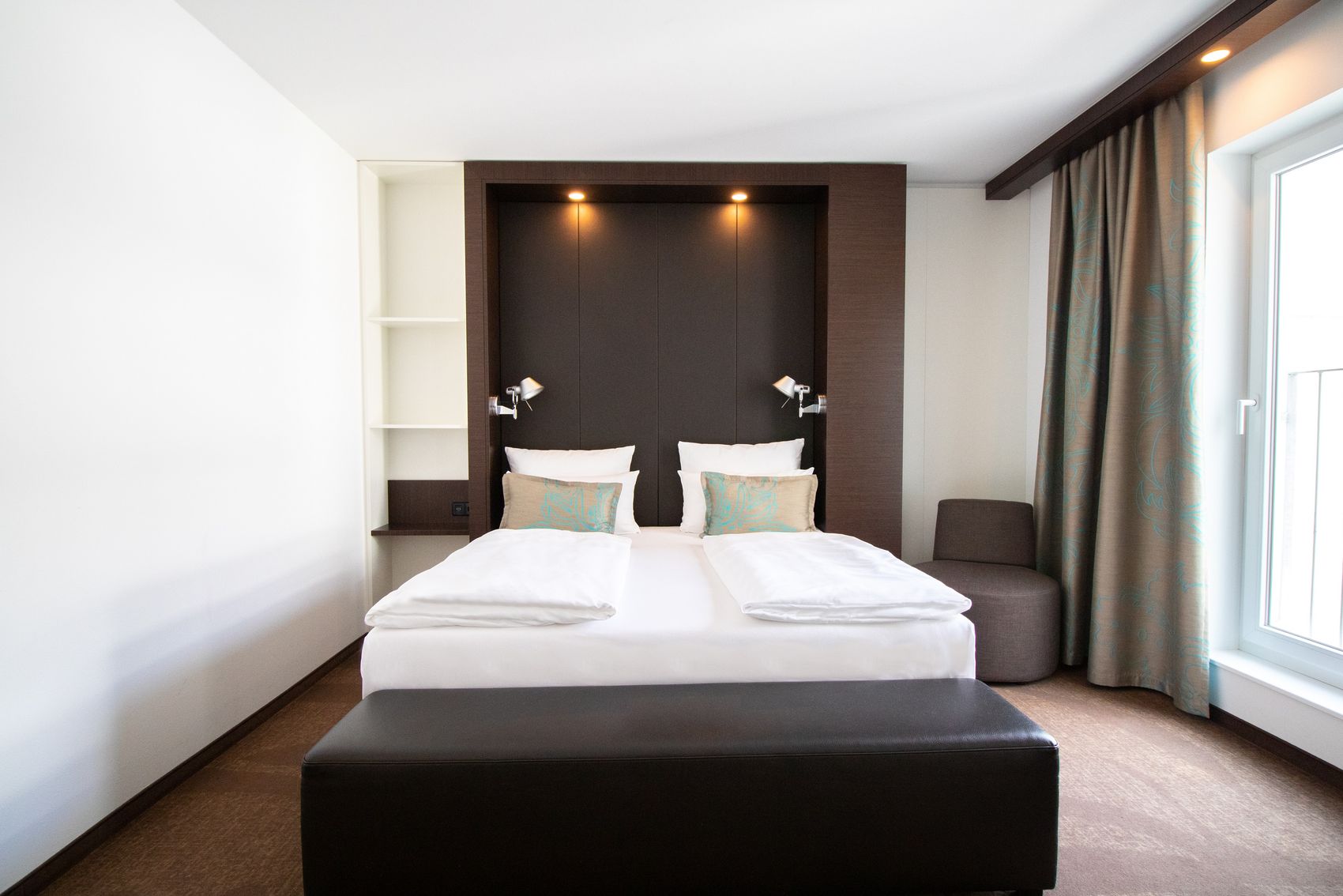 Hotel Leipzig Augustusplatz Motel One Blick auf komfortables Bett mit Bettbank