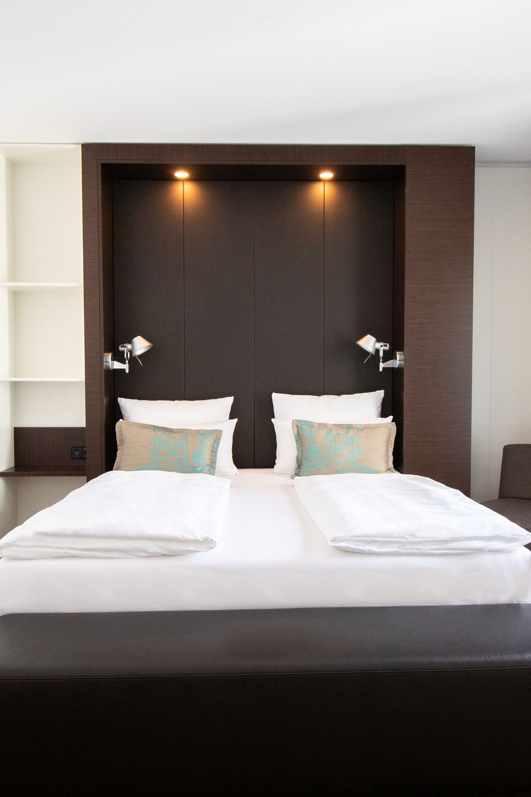 Hotel Leipzig Augustusplatz Motel One Blick auf komfortables Bett mit Bettbank
