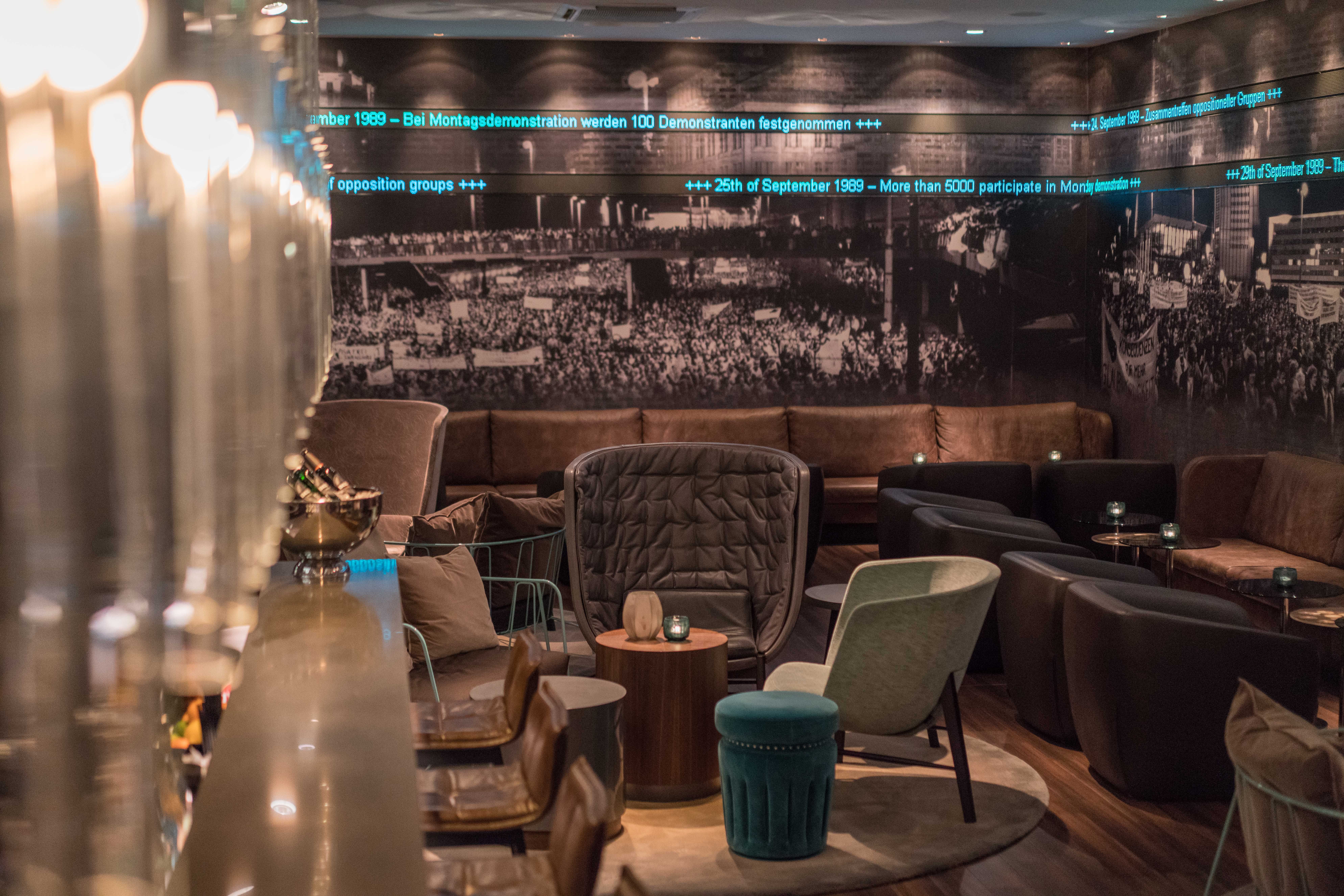 Hotel Leipzig Nikolaikirche Motel One Lounge mit mehreren Sesseln