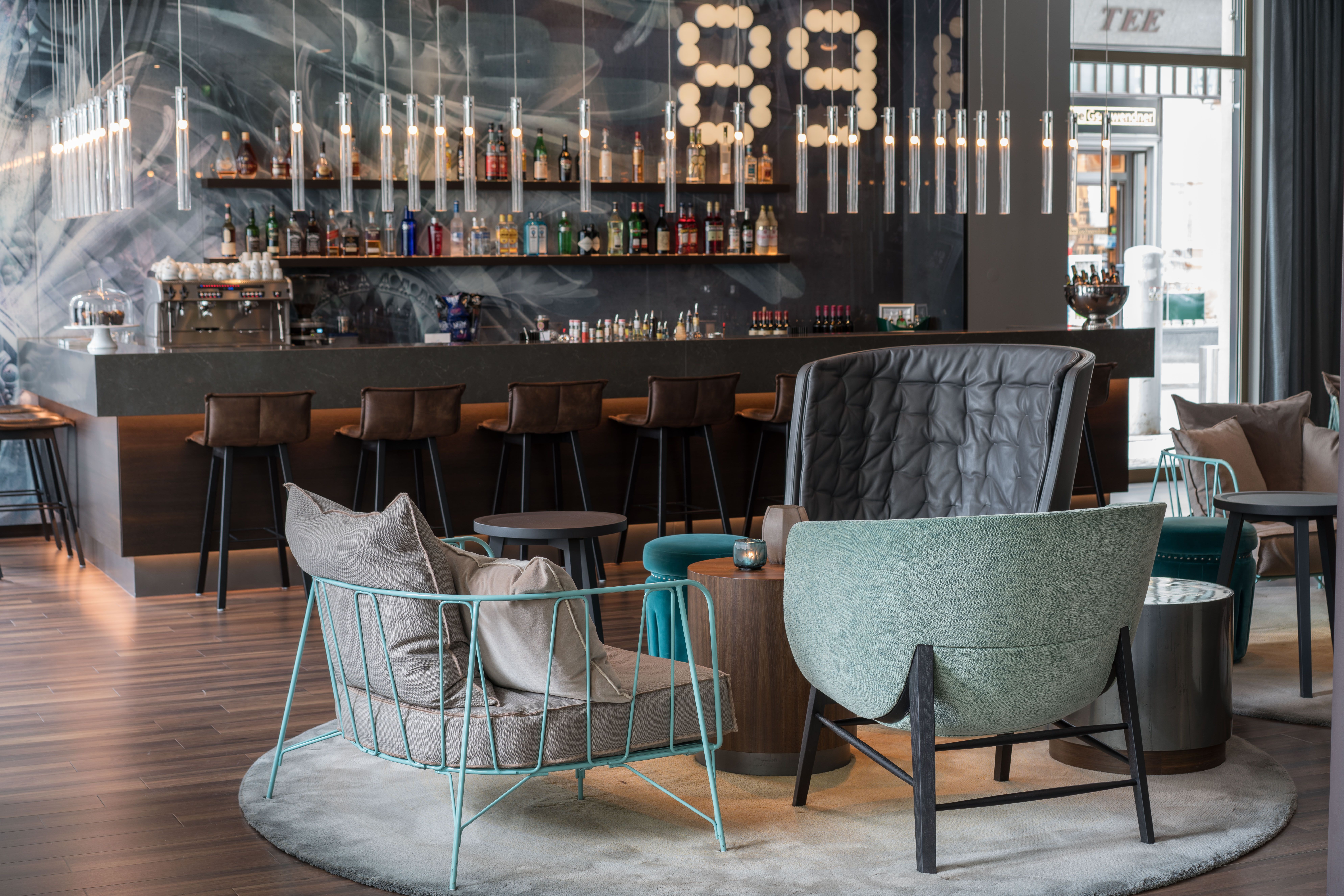 Hotel Leipzig Nikolaikirche Motel One lichtdurchflutete Lounge und Bar