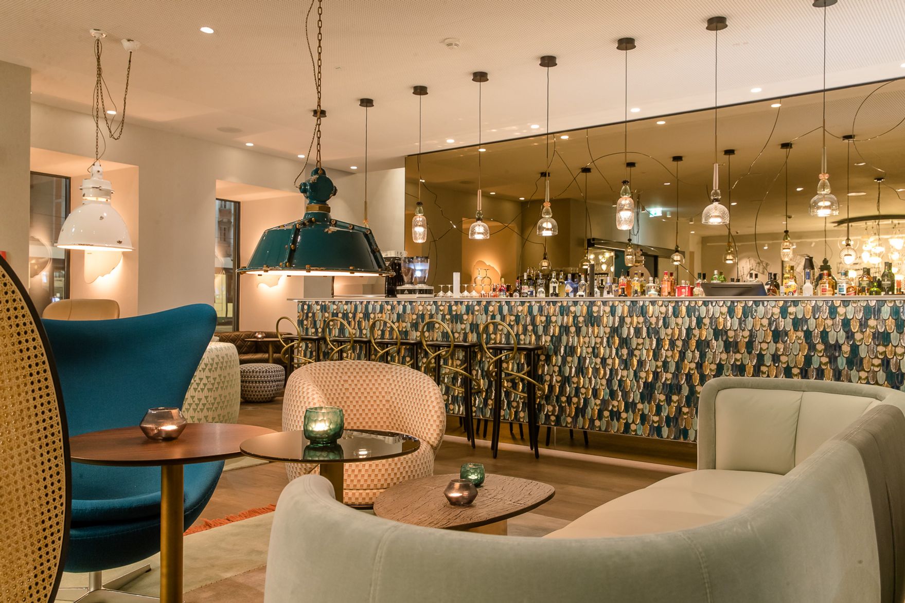 designhotel Linz Hauptplatz Motel One bar and lounge with armchair