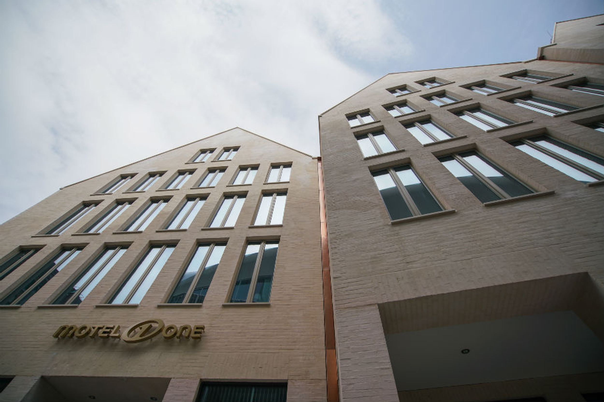 Hotel Lübeck Motel One Außenansicht Gebäude