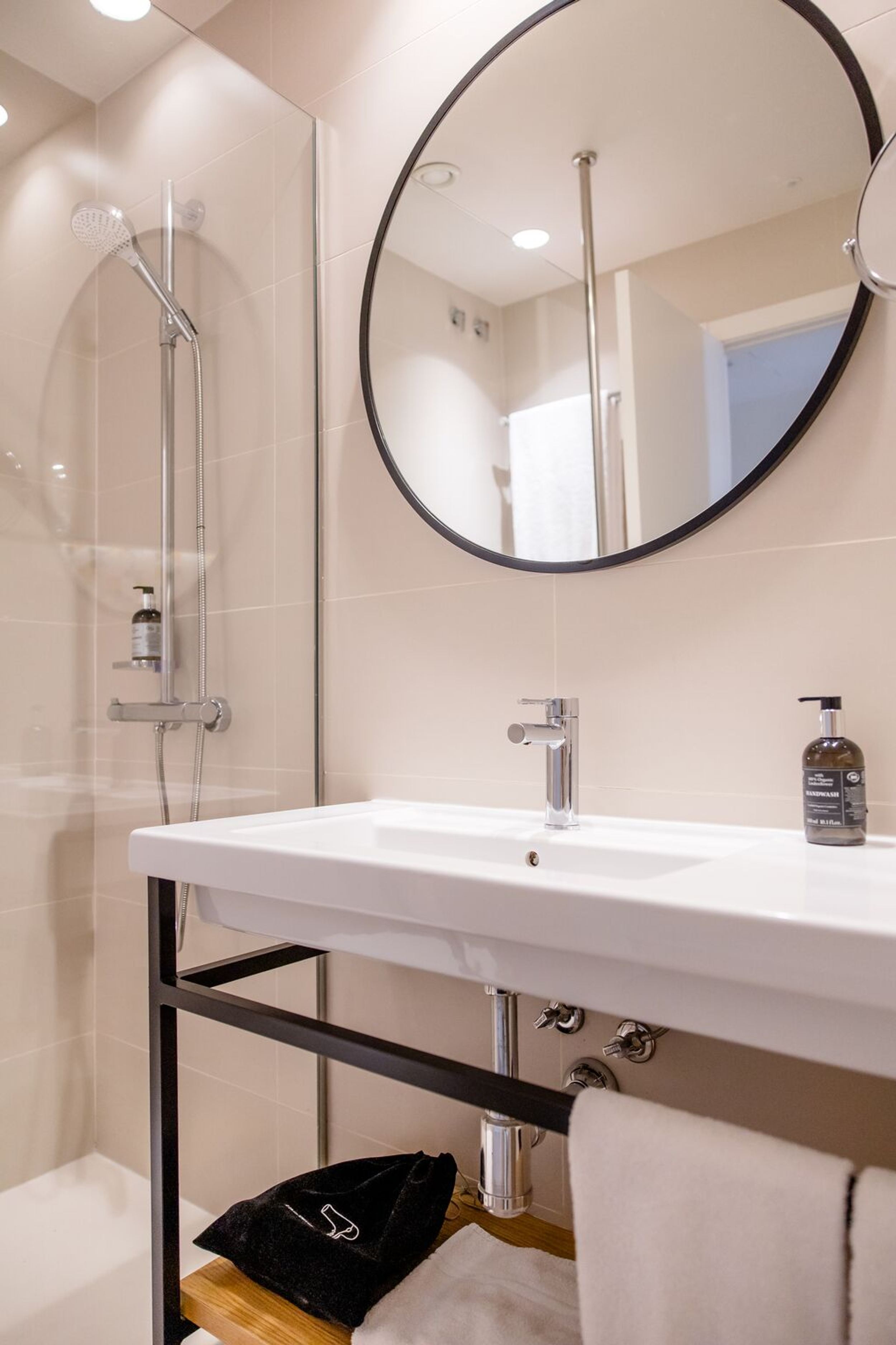 hotel madrid plaza de espana motel one badezimmer