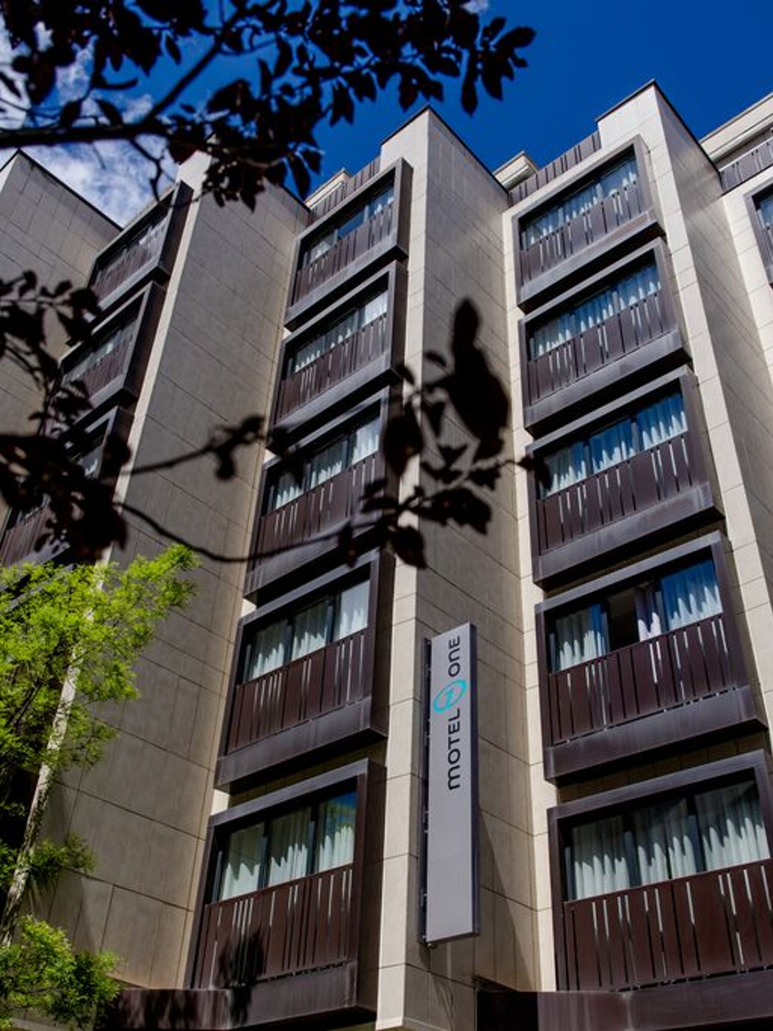 hotel madrid plaza de espana motel one fassade
