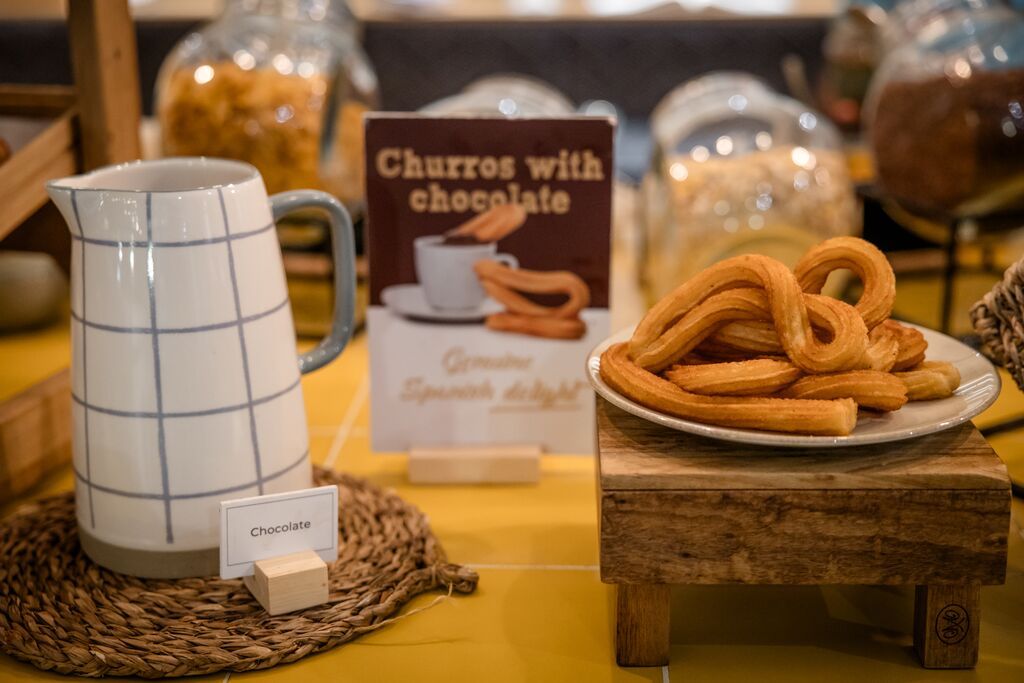 hotel madrid plaza de espana motel one fruestueck