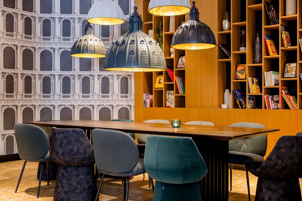 hotel madrid plaza de espana motel one workbench 