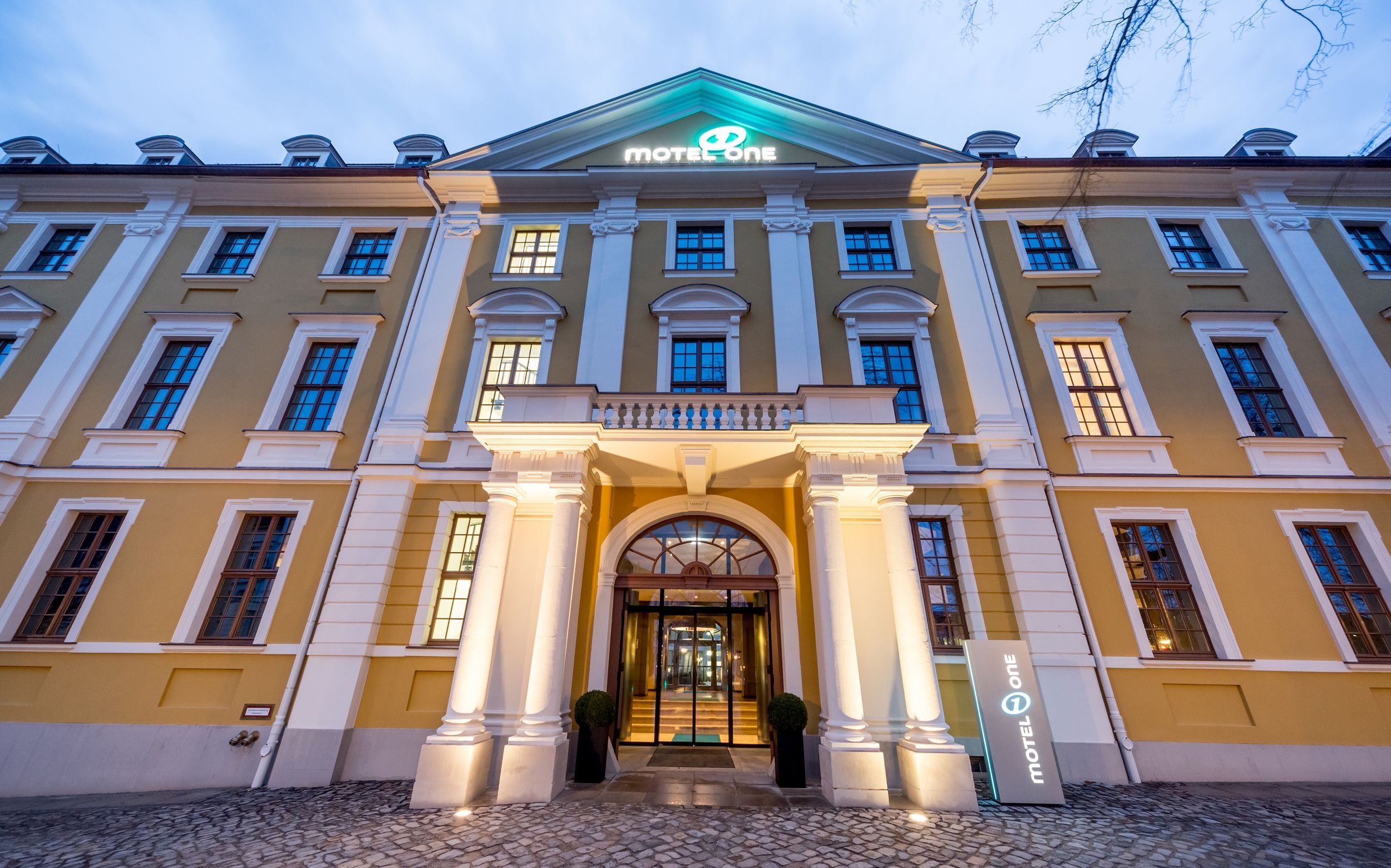 Hotel Magdeburg Motel One Gebäude von außen