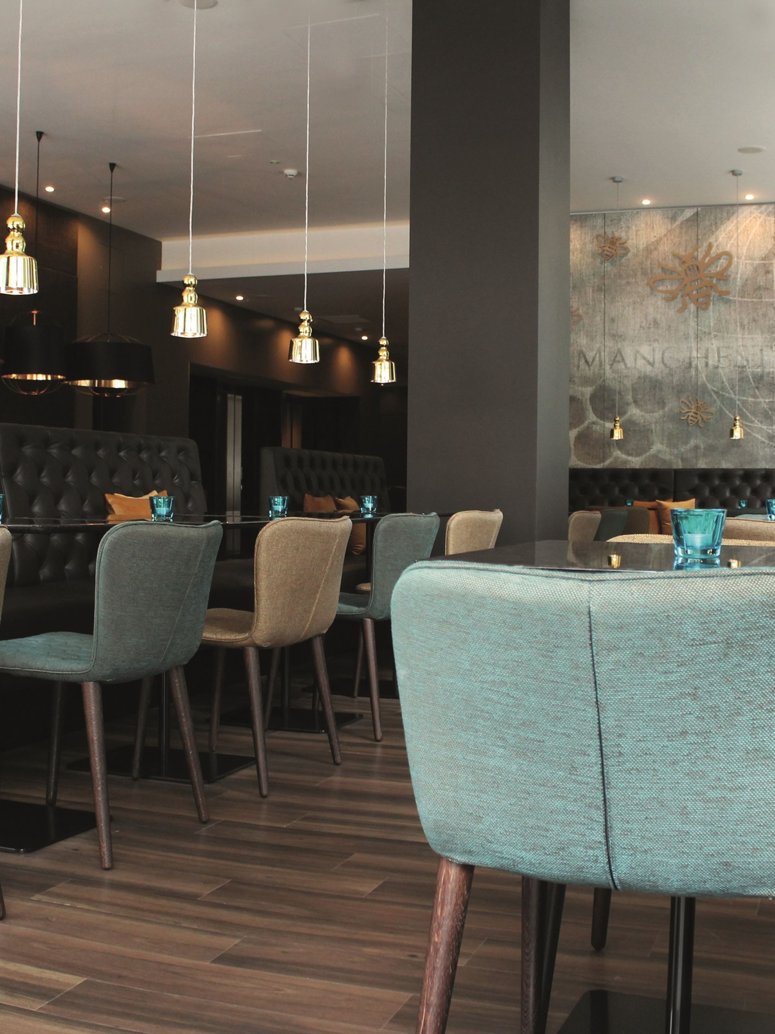 Hotel Manchester Piccadilly Motel One Tische und Stühle zum Frühstücken