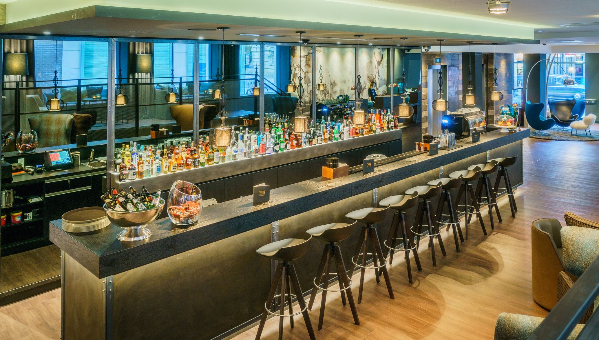 Designhotel Manchester Royal Exchange Motel One Bar mit Barhockern