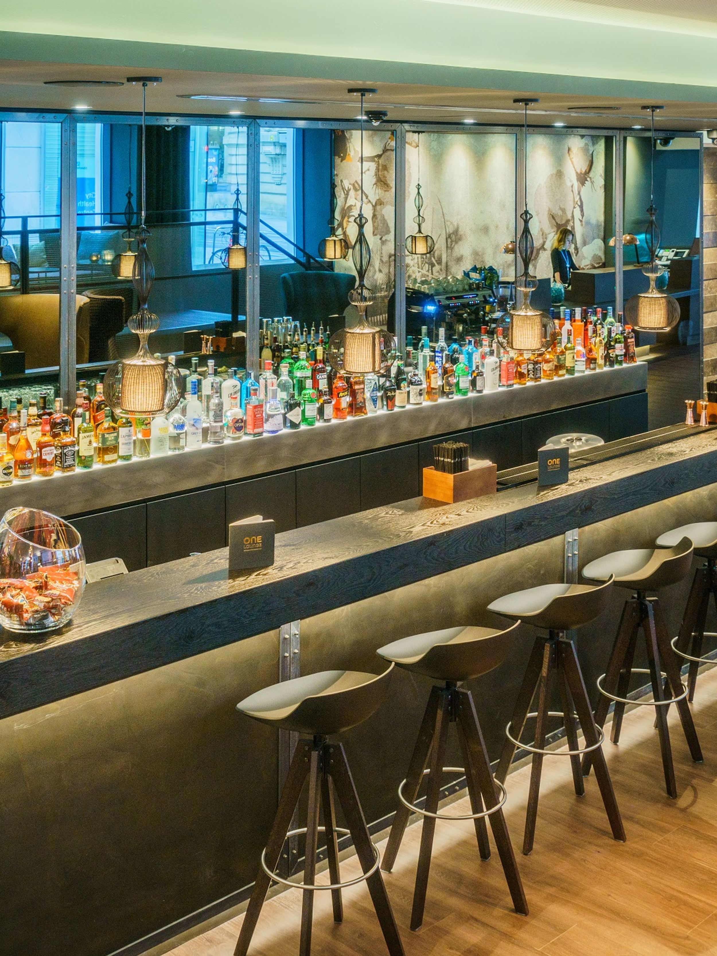 designhotel Manchester Royal Exchange Motel One bar with bar stools