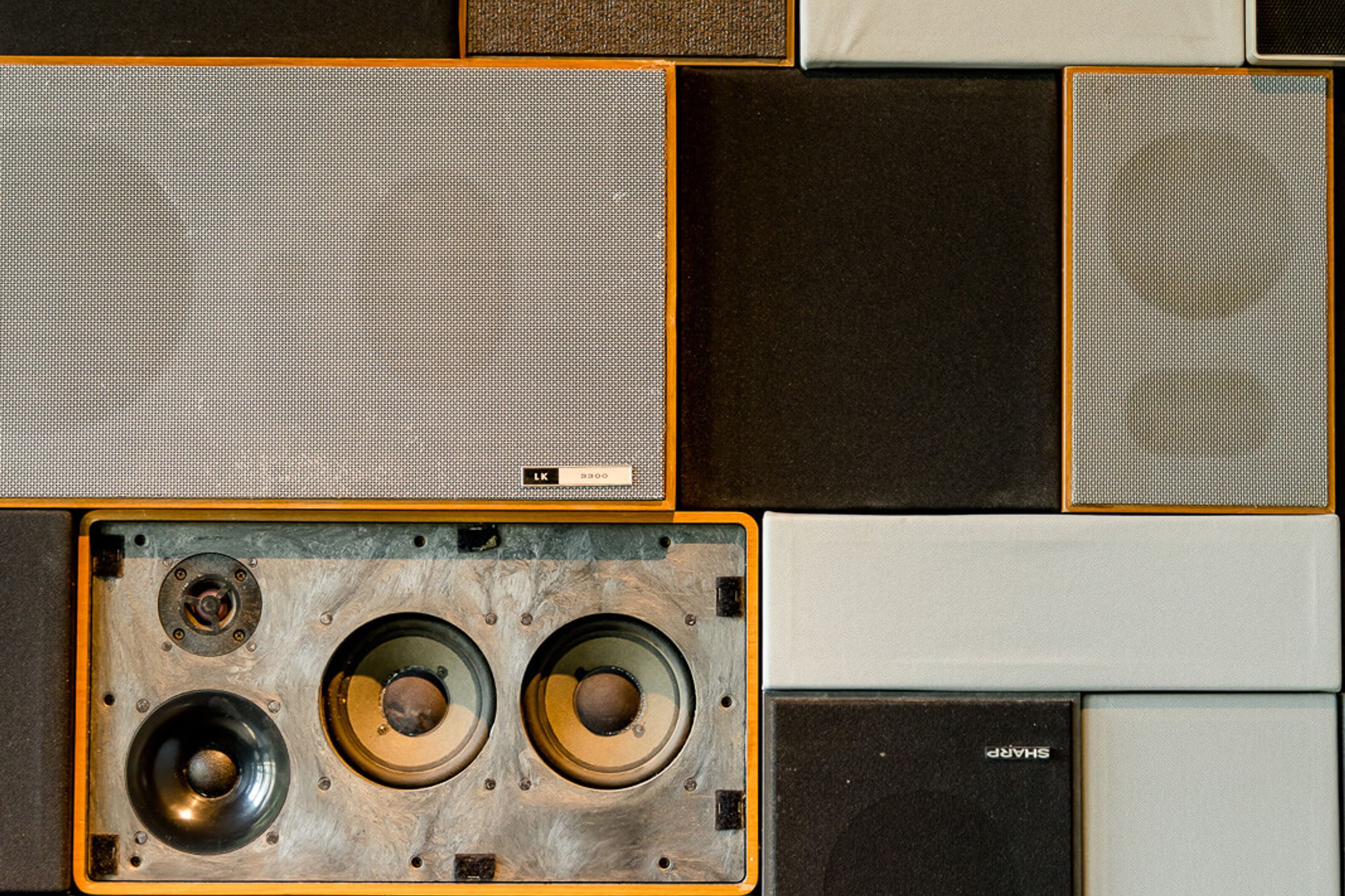 Hotel Mannheim Motel One mehrere Boxen an der Wand