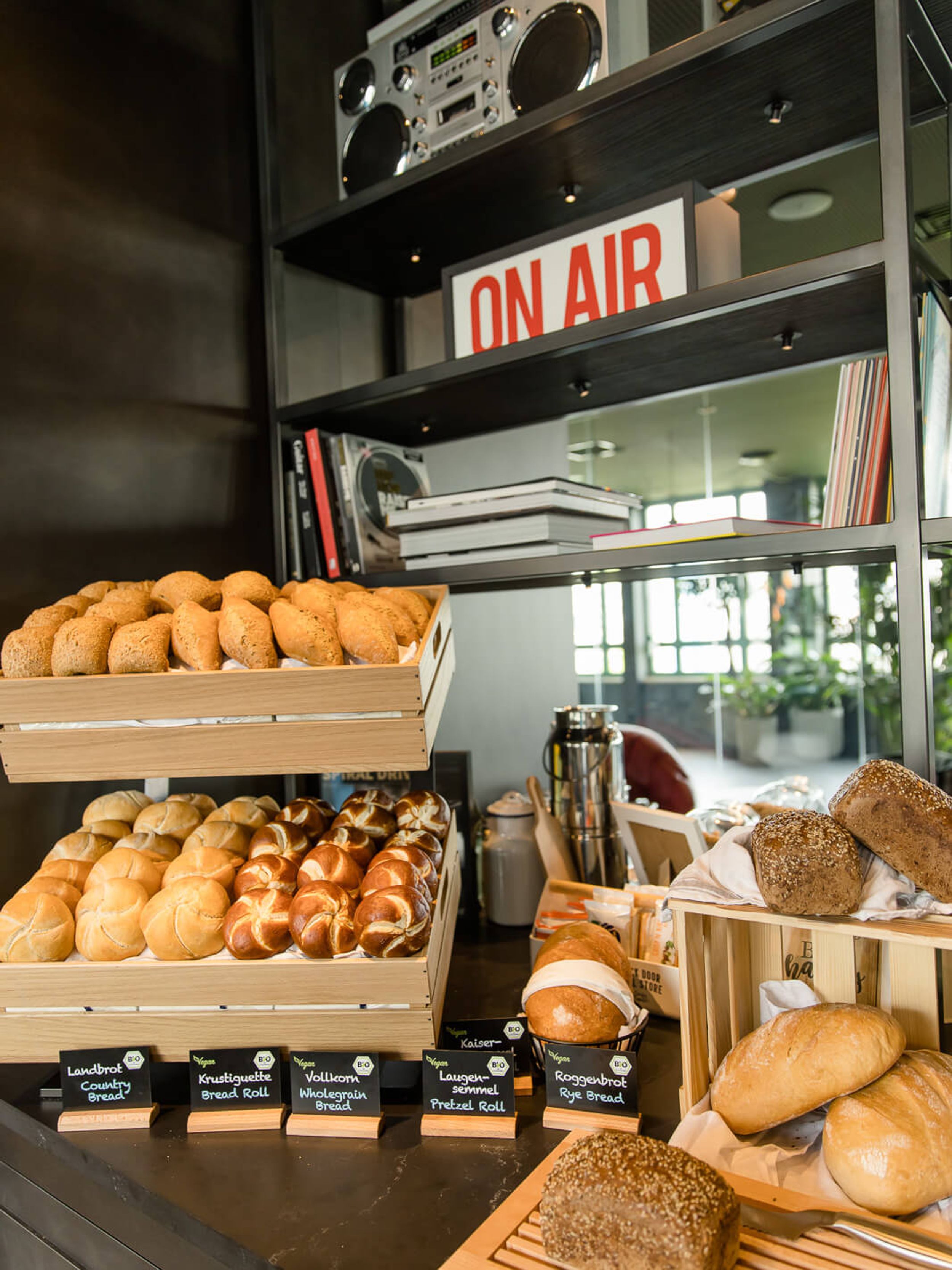 Designhotel Mannheim Motel One Frühstück Buffet Backwaren