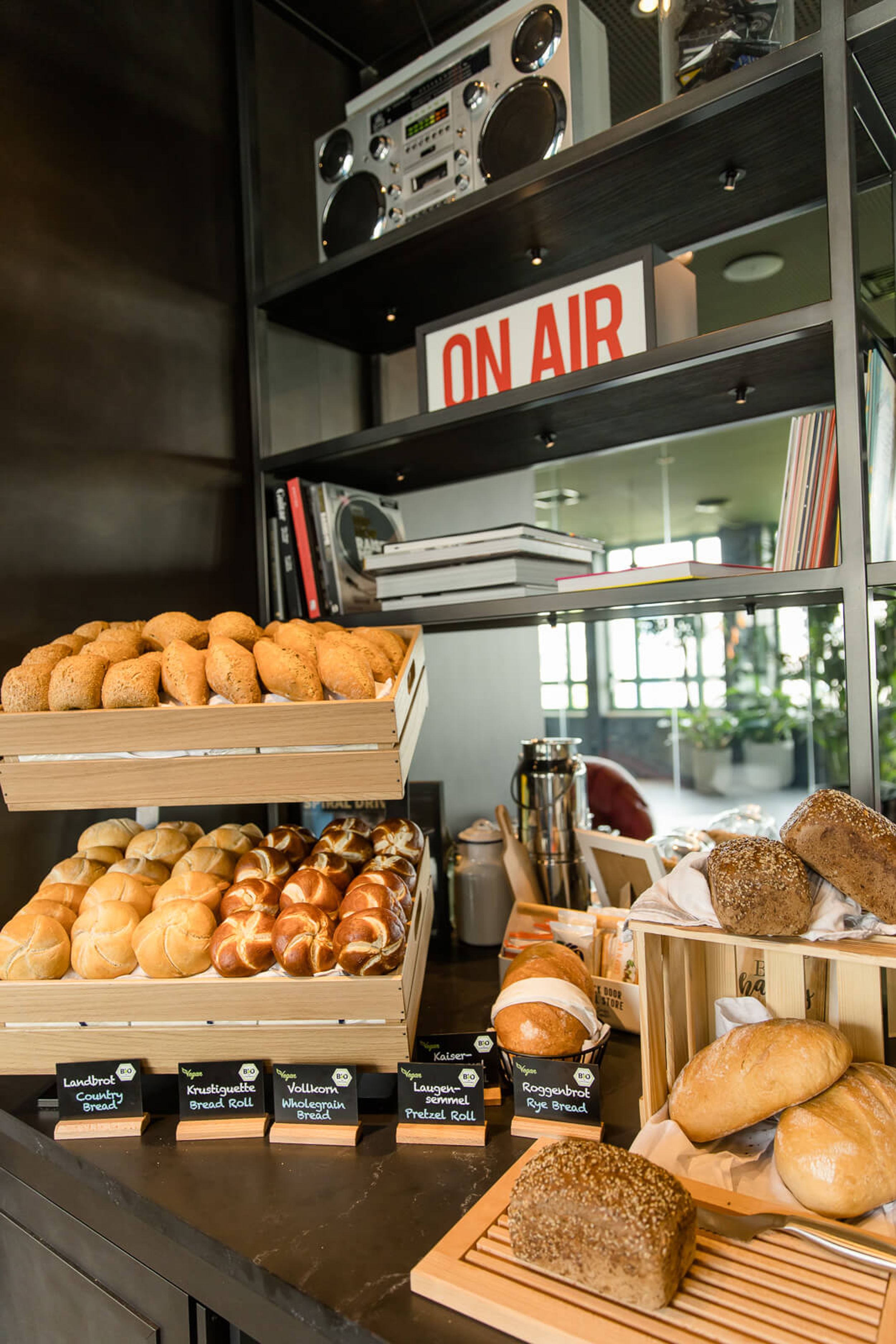 Designhotel Mannheim Motel One Frühstück Buffet Backwaren