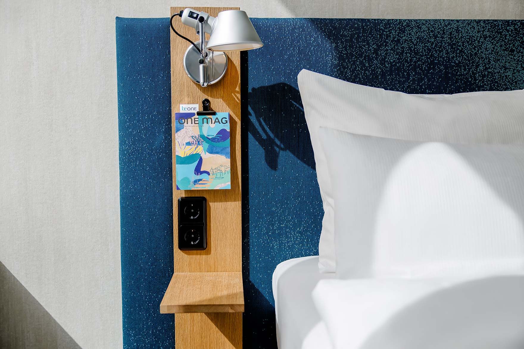 Designhotel München Campus Motel One Nahaufnahme Kopfteil eines Bettes