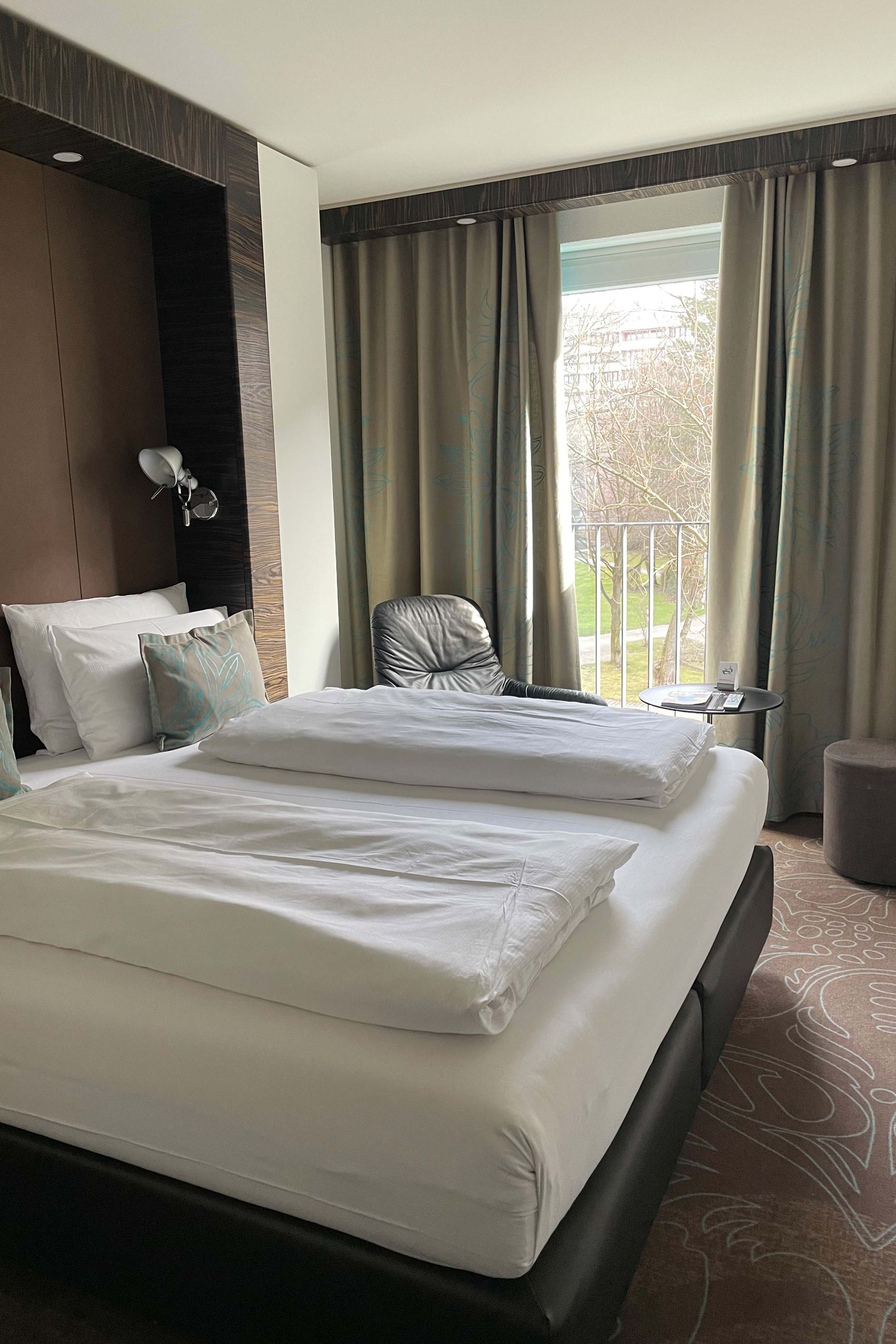 Designhotel Deutsches Museum Motel One Doppelbett Hotelzimmer unrenoviert