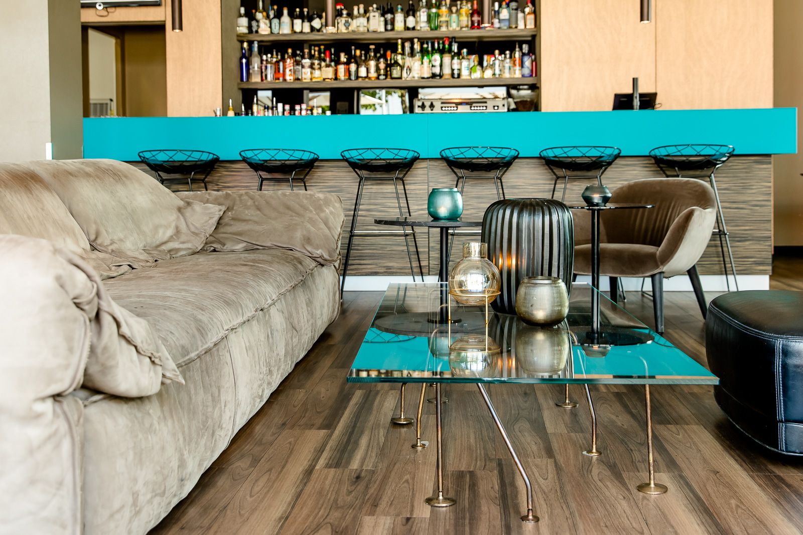 Hotel München Garching Motel One Lounge und Barbereich mit Sitzmöglichkeiten