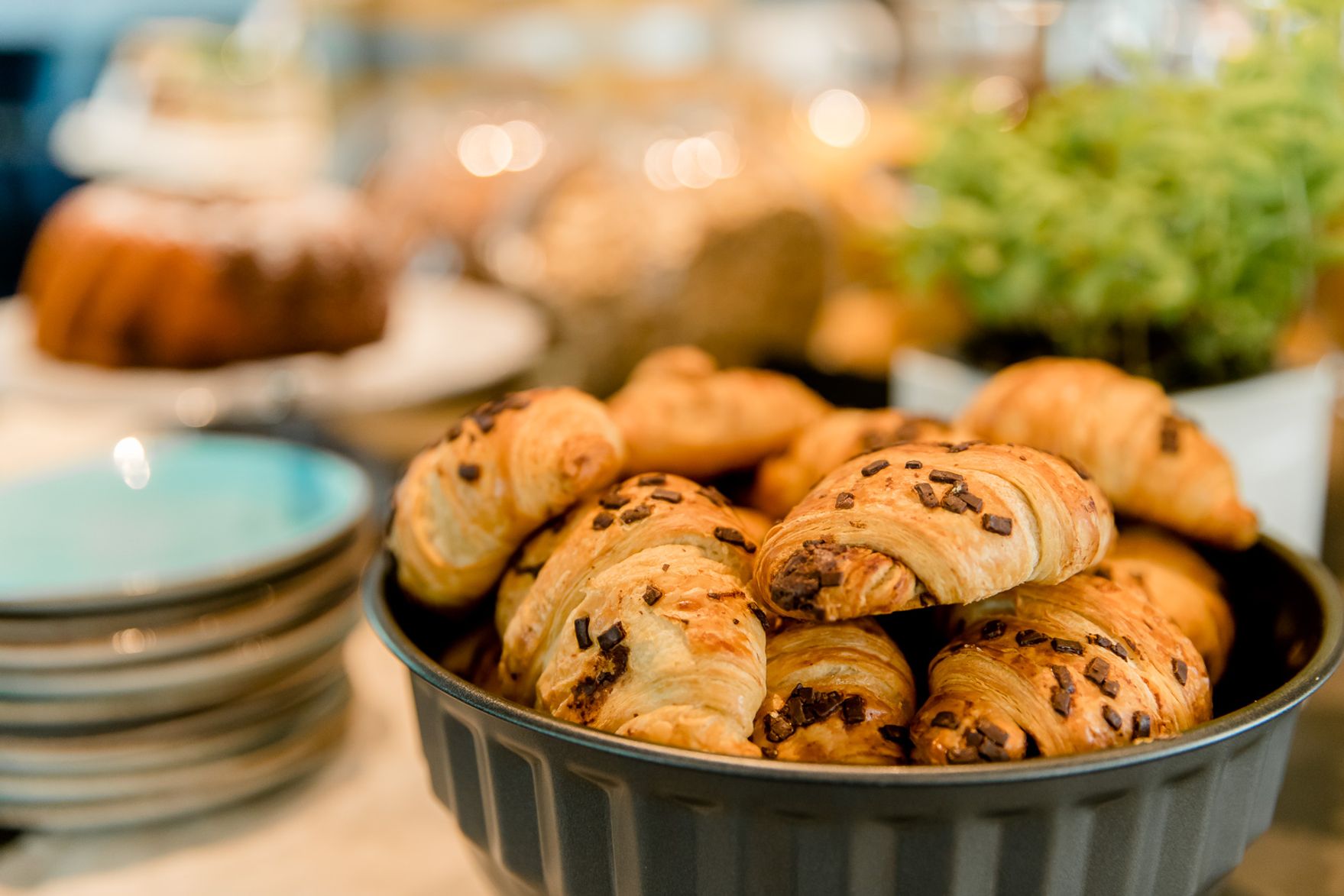 Hotel München Haidhausen Motel One Nahaufnahme Schokocroissants Buffet