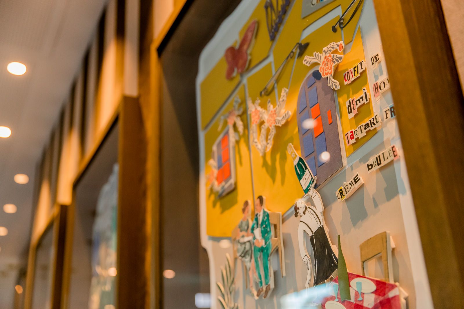 Hotel München Haidhausen Motel One Detailaufnahme farbenfrohes Bild an der Wand