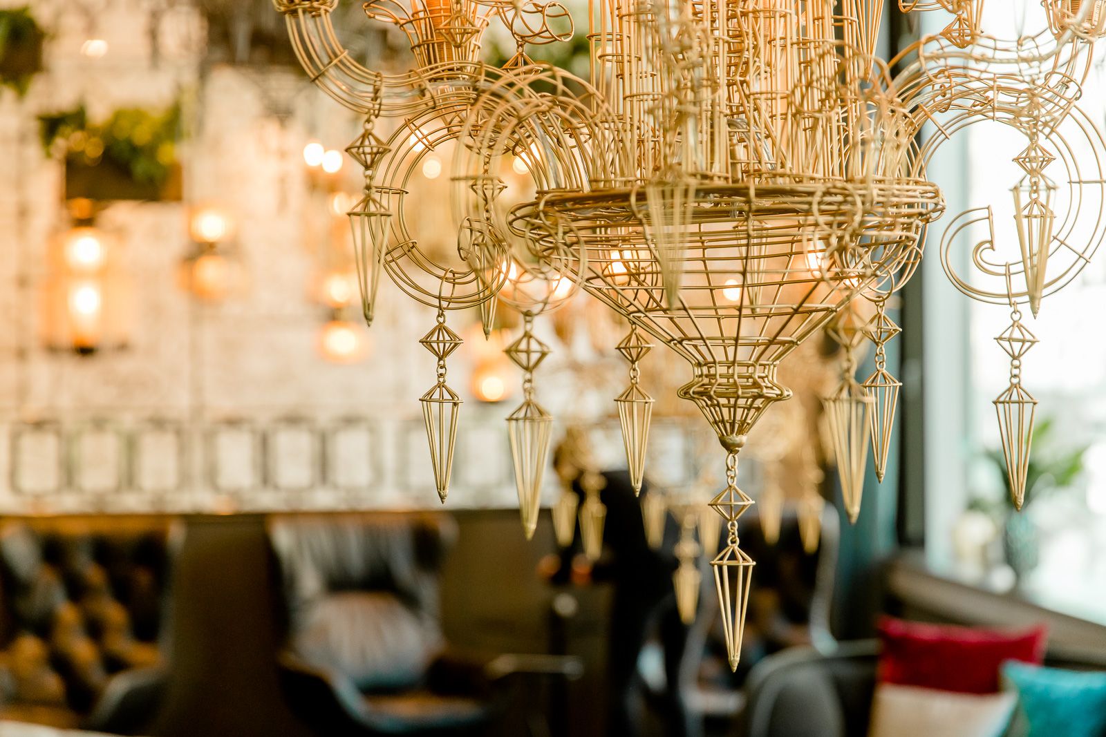 Designhotel Haidhausen Motel One Nahaufnahme goldene Lampe