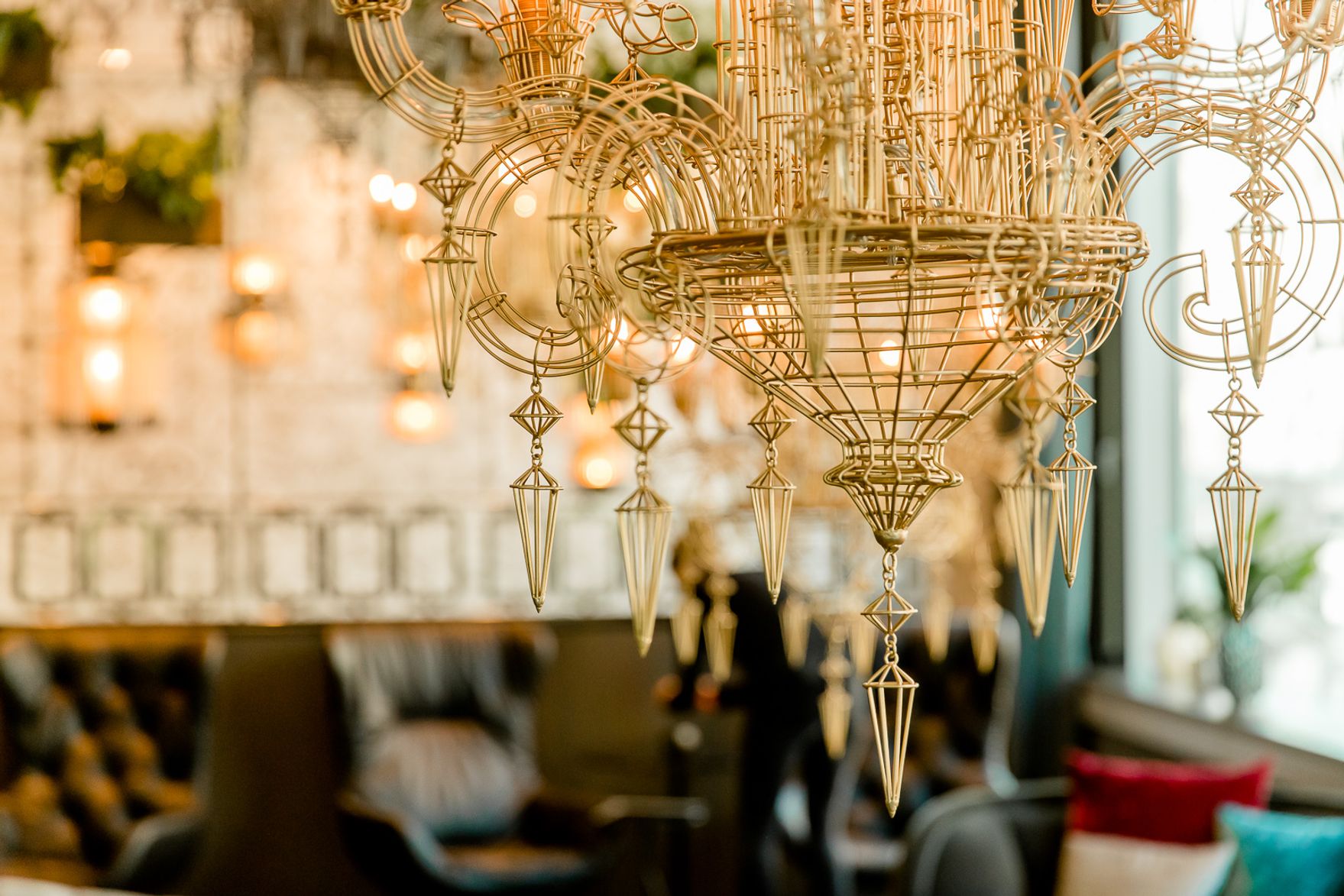 Designhotel Haidhausen Motel One Nahaufnahme goldene Lampe