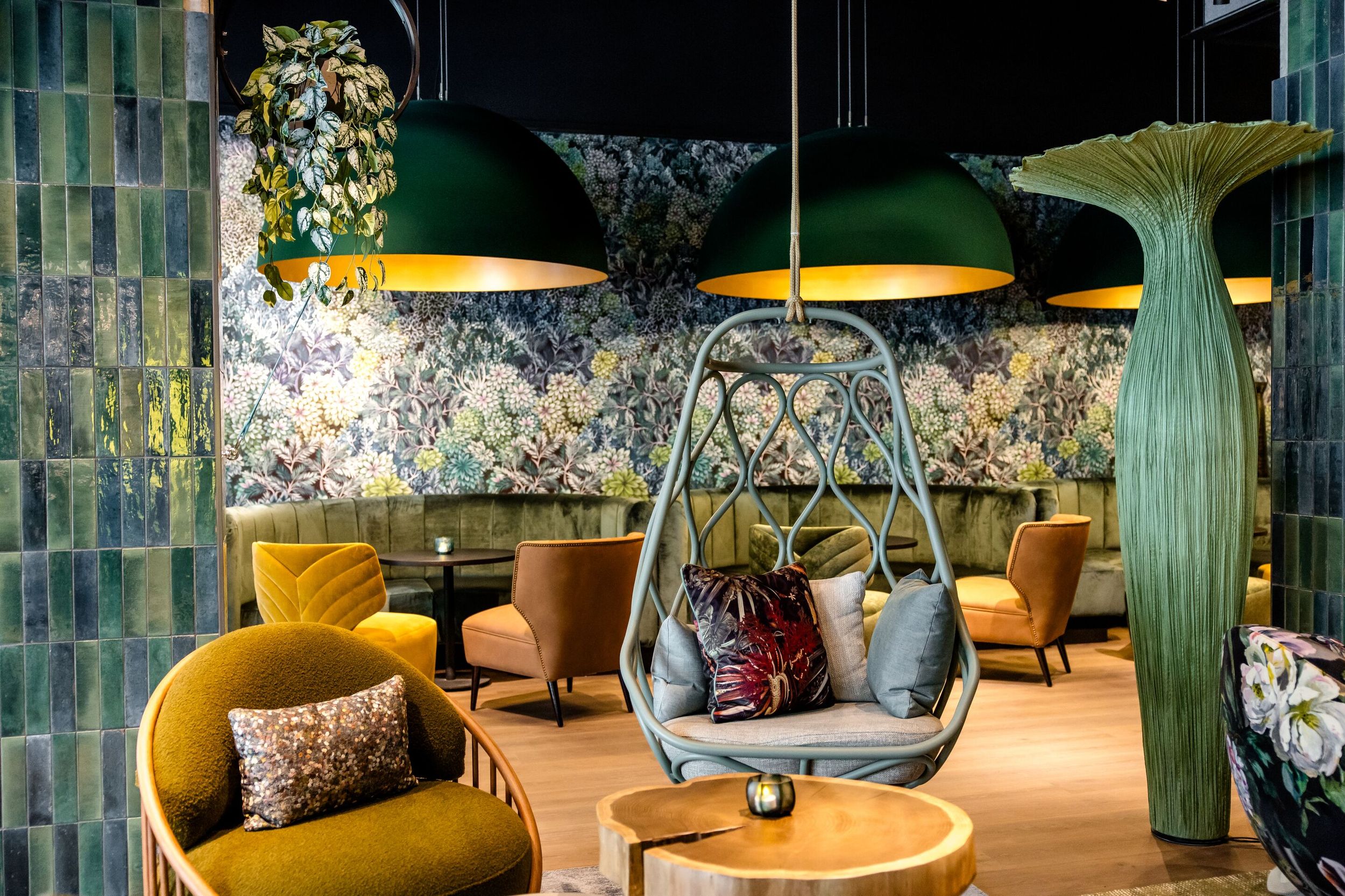 Hotel München Hauptbahnhof Motel One Lounge mit Designerstühlen