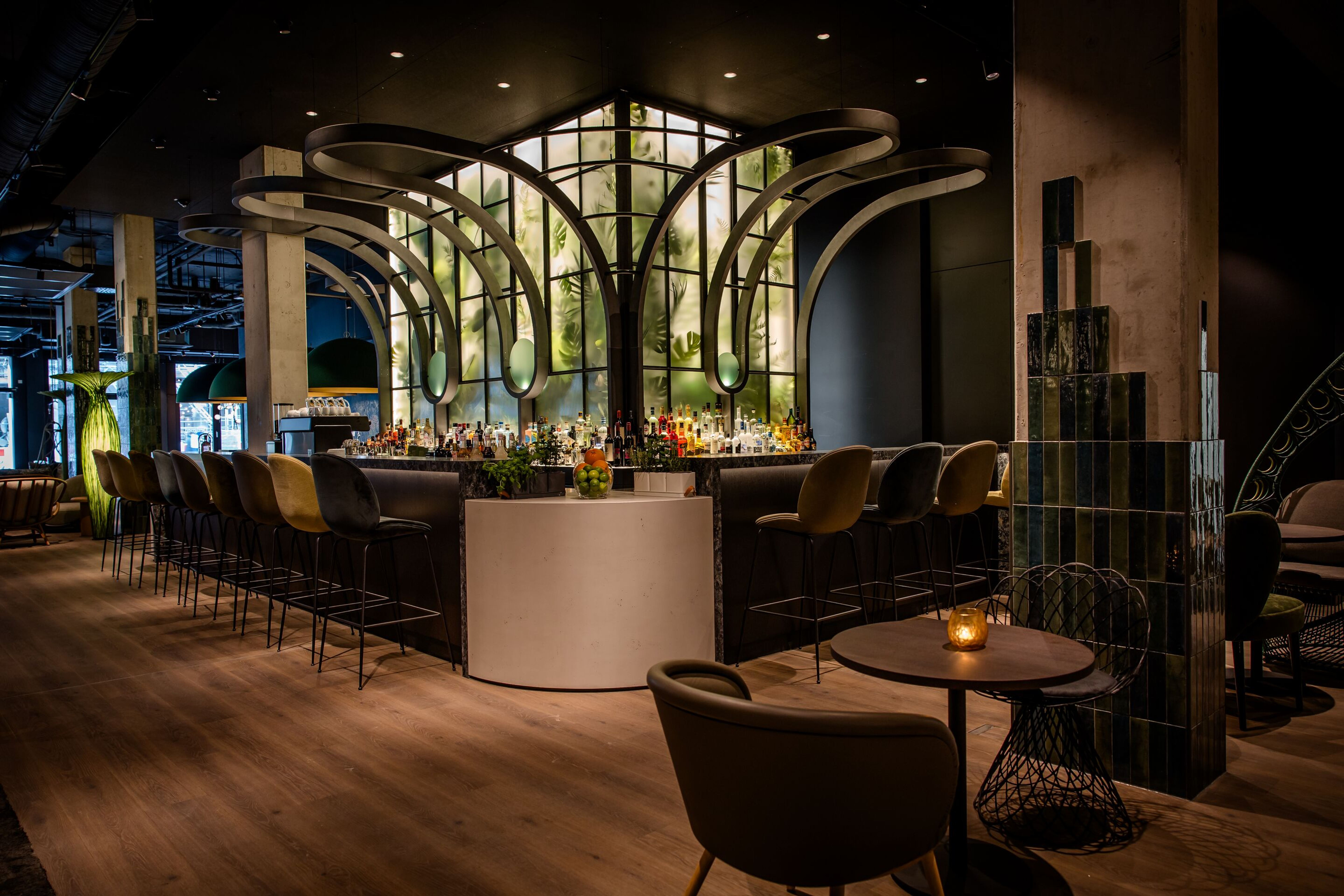 Designhotel München Hauptbahnhof Motel One große Bar Designhotel München Hauptbahnhof Motel One große Bar