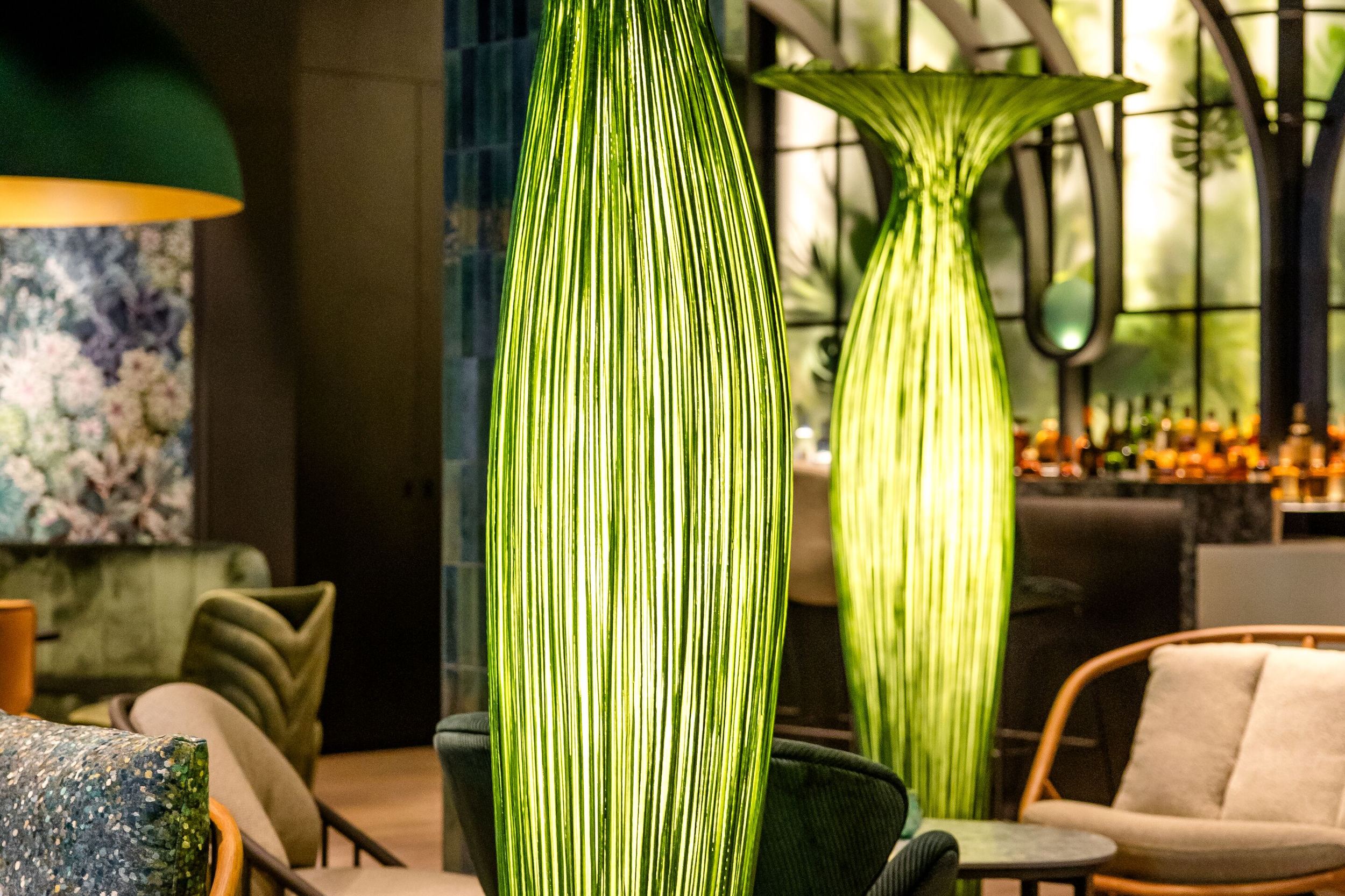 Hotels München Hauptbahnhof Motel One Nahaufnahme Designerlampe