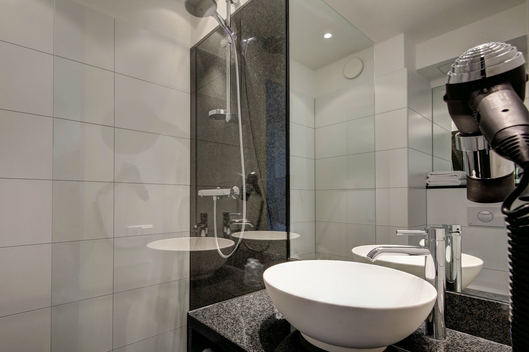 designhotel Munich Trade Fair Motel One bathroom with shower and washbasin