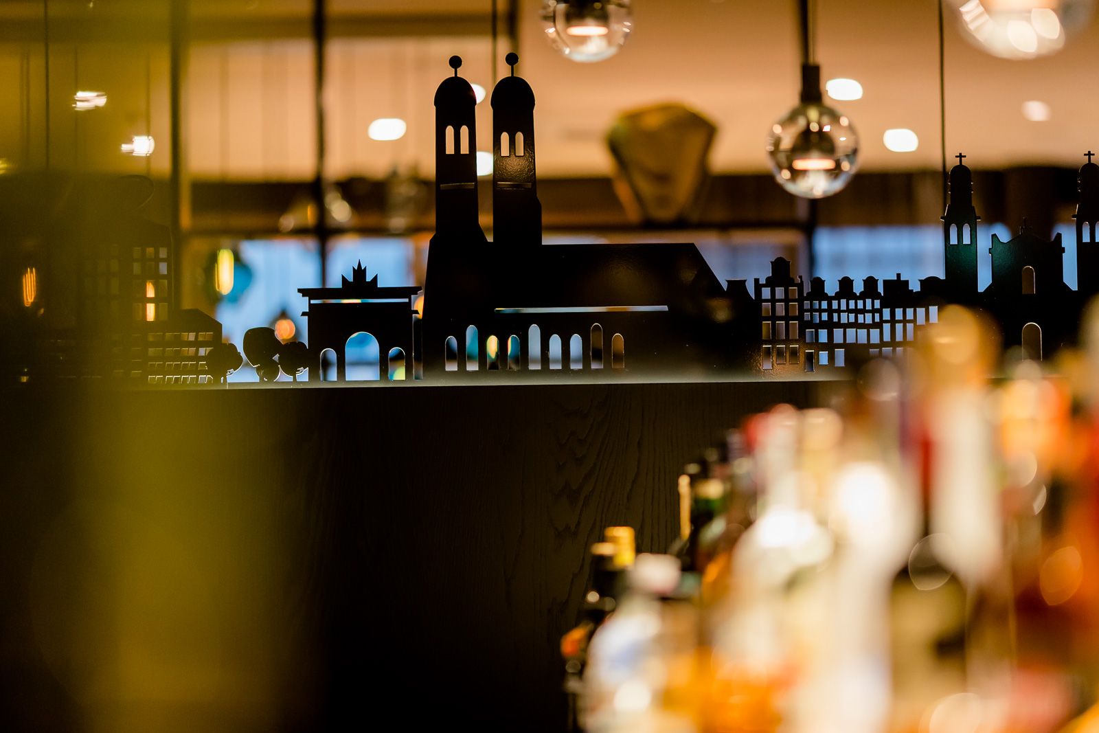 Hotel München Messe Motel One Detailaufnahme Dekoelement Frauenkirche