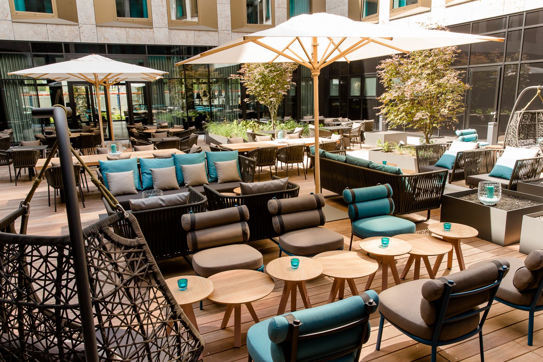 hotel Munich Parkstadt Schwabing Motel One outdoor area terrace courtyard