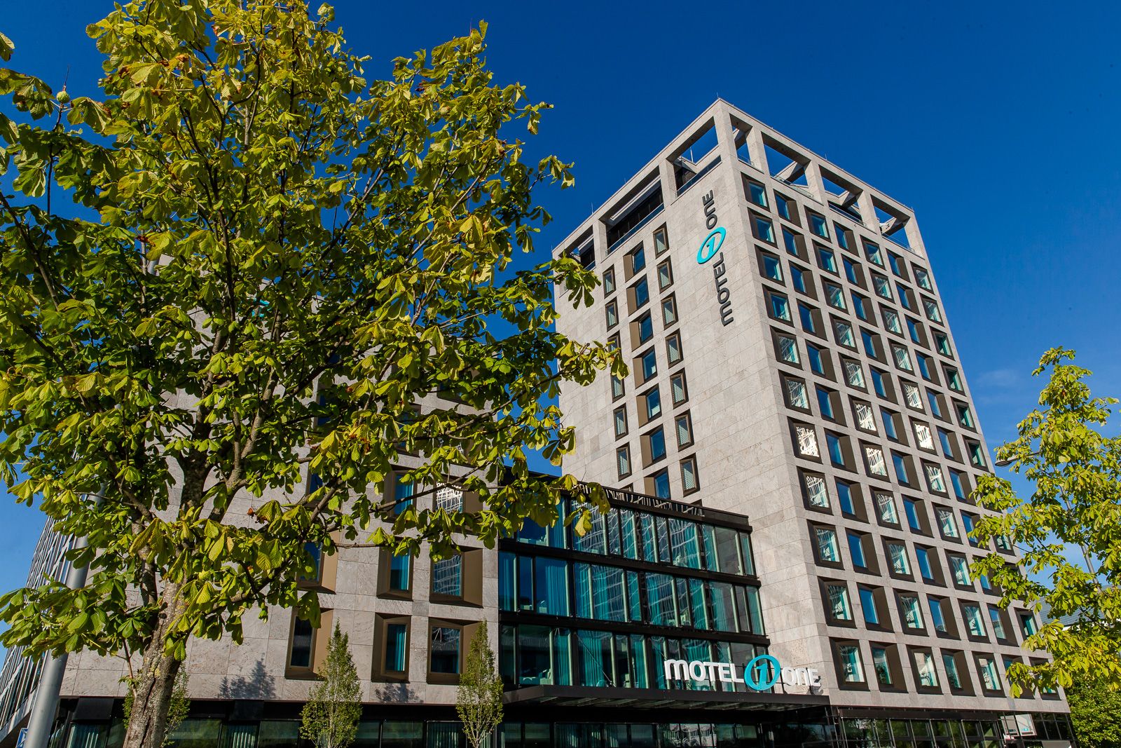 Hotel München Parkstadt Schwabing Motel One Gebäude von außen