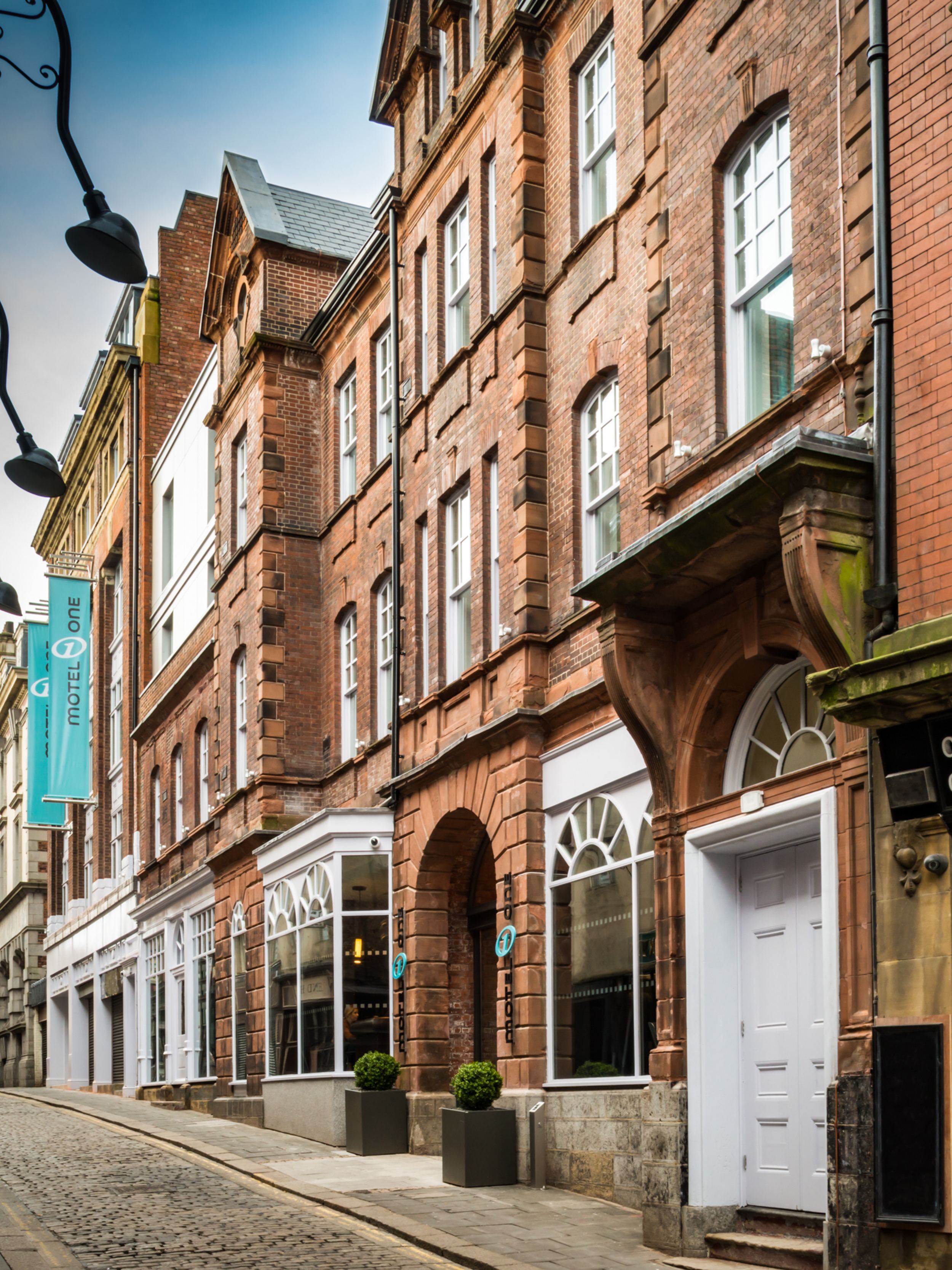 htel Newcastle Motel One facade
