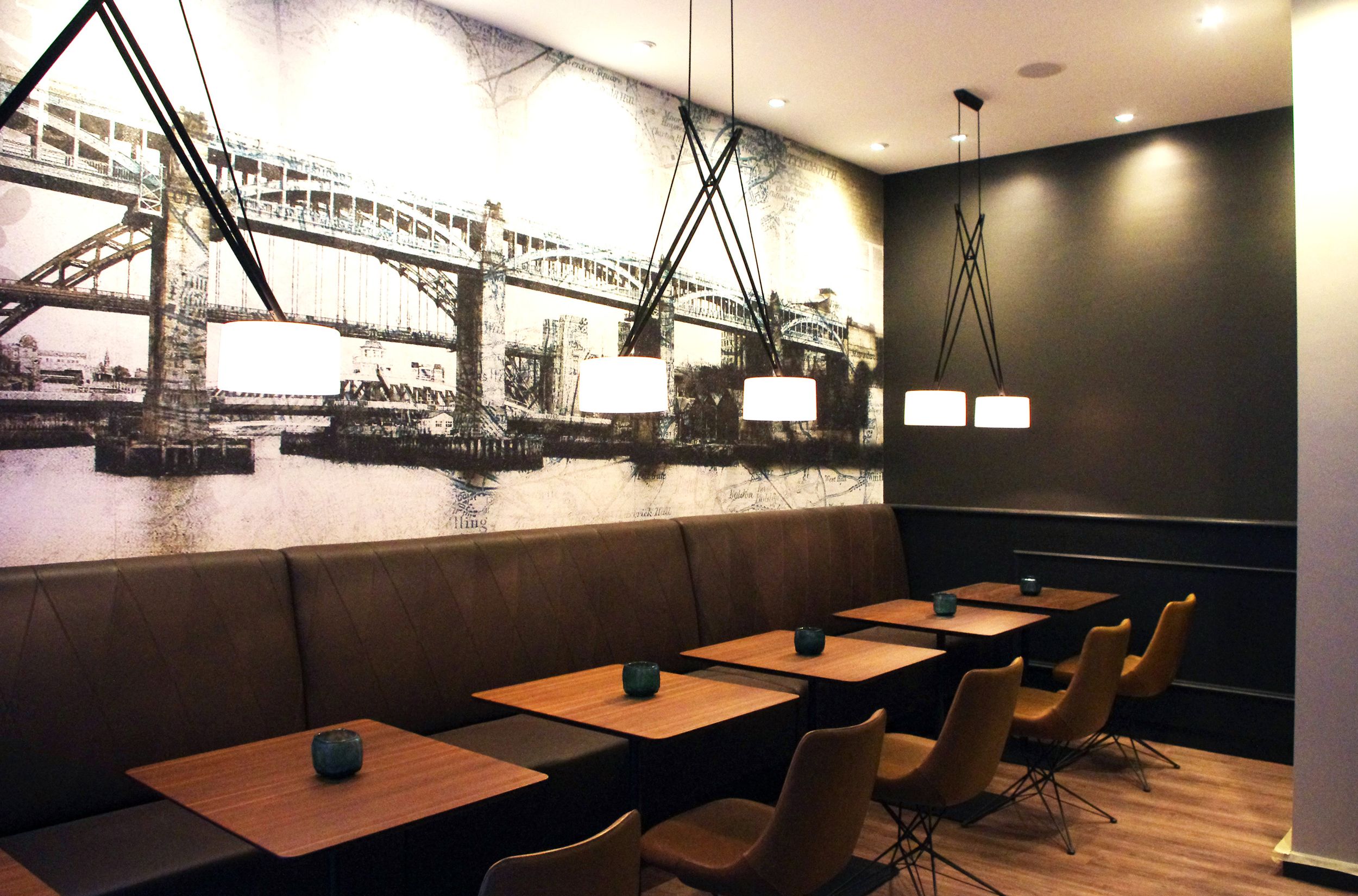 designhotel Newcastle Motel One table and chairs