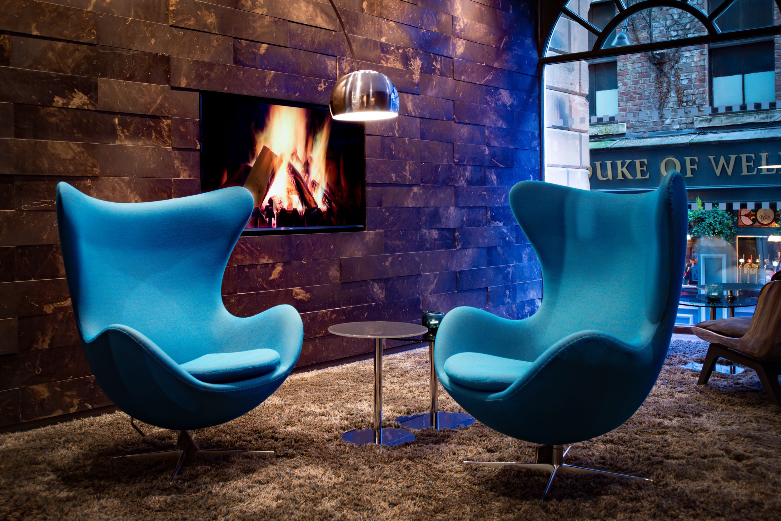 designhotel Newcastle Motel One two egg chairs