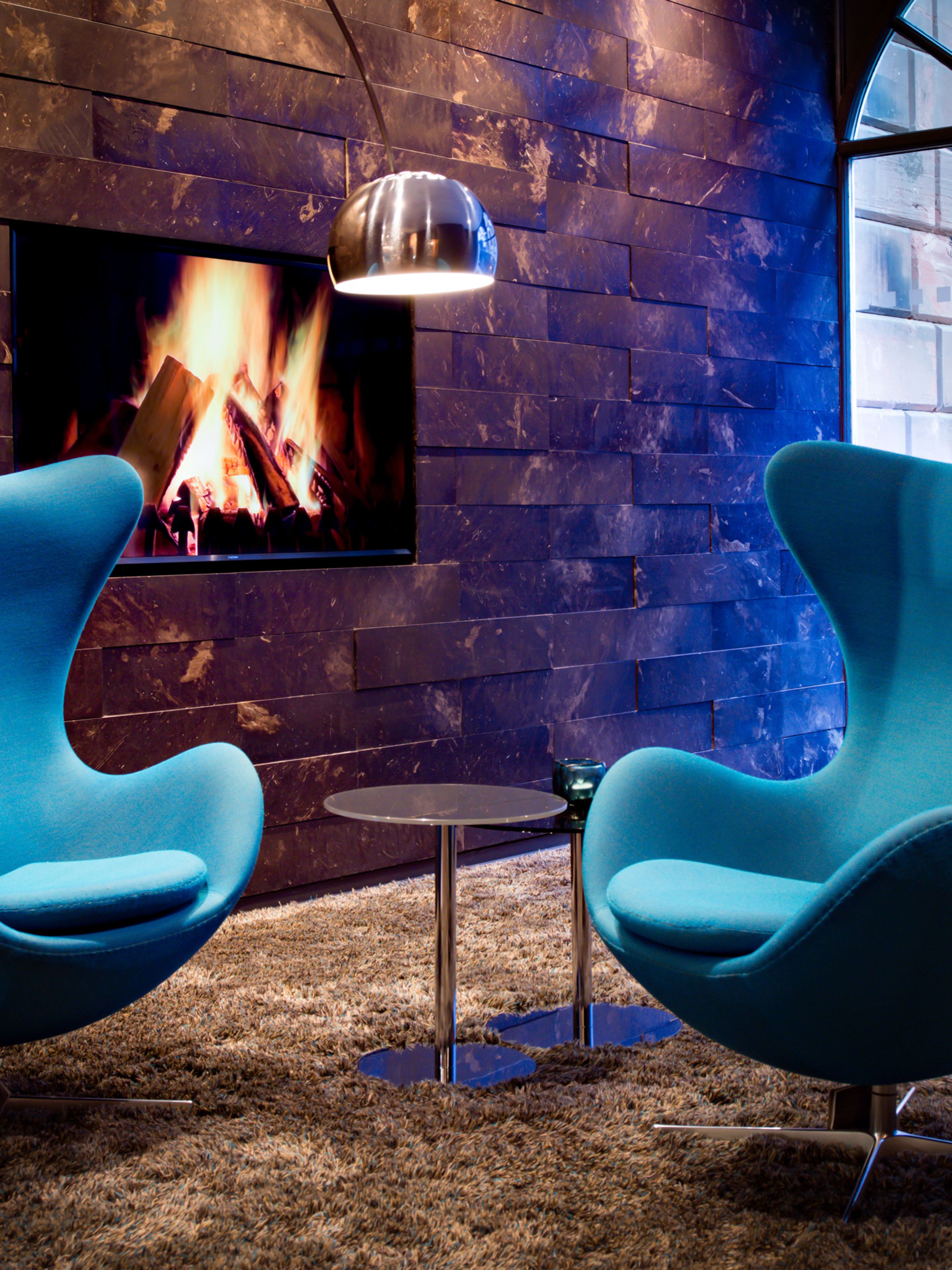 designhotel Newcastle Motel One two egg chairs