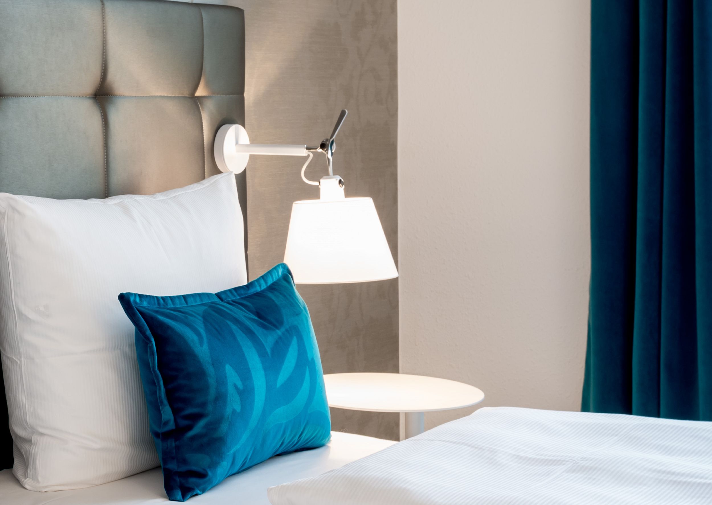 designhotel Newcastle Motel One comfortable bed with decorative cushions