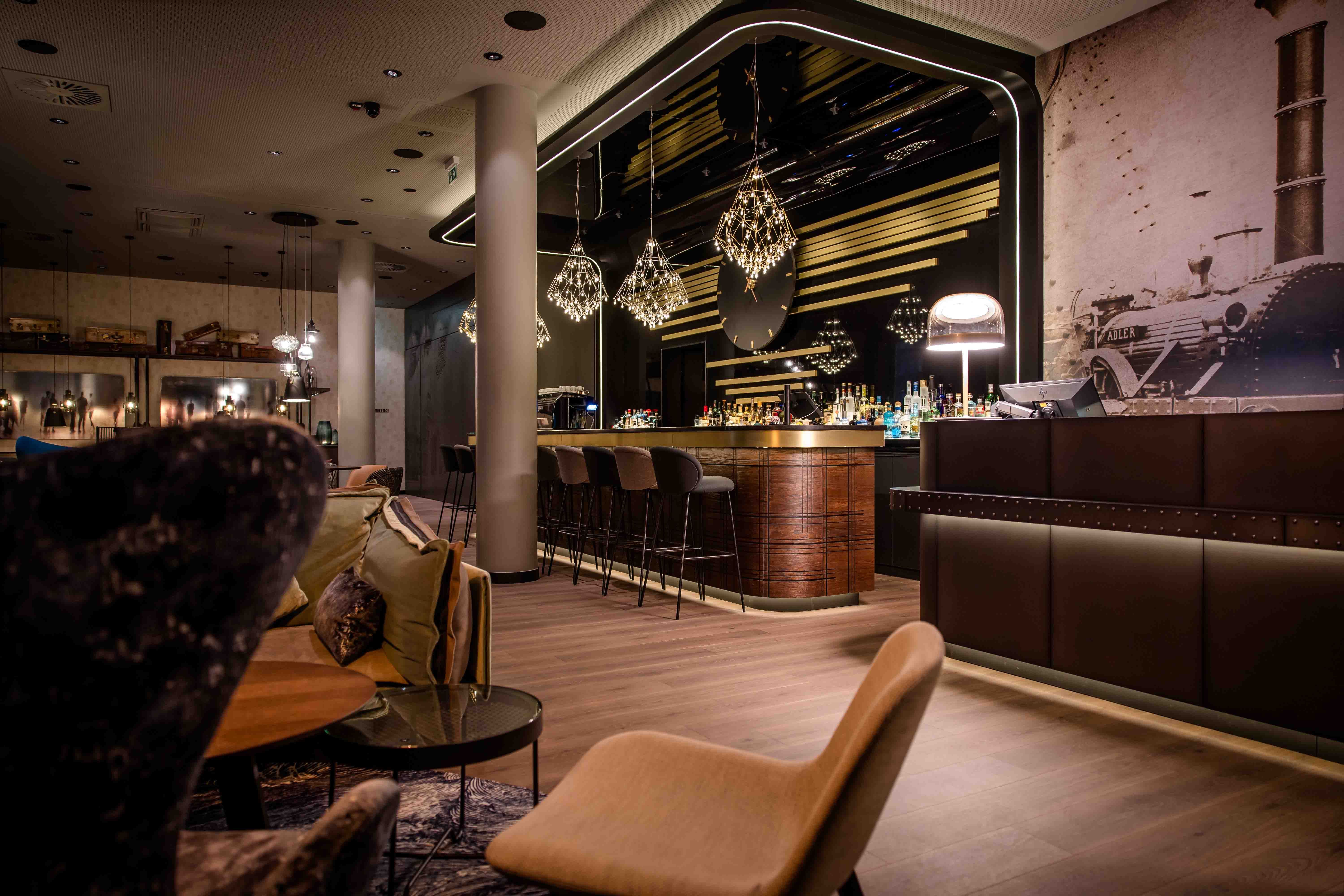 Designhotel Nürnberg City Motel One Bar und Lounge bei Abend