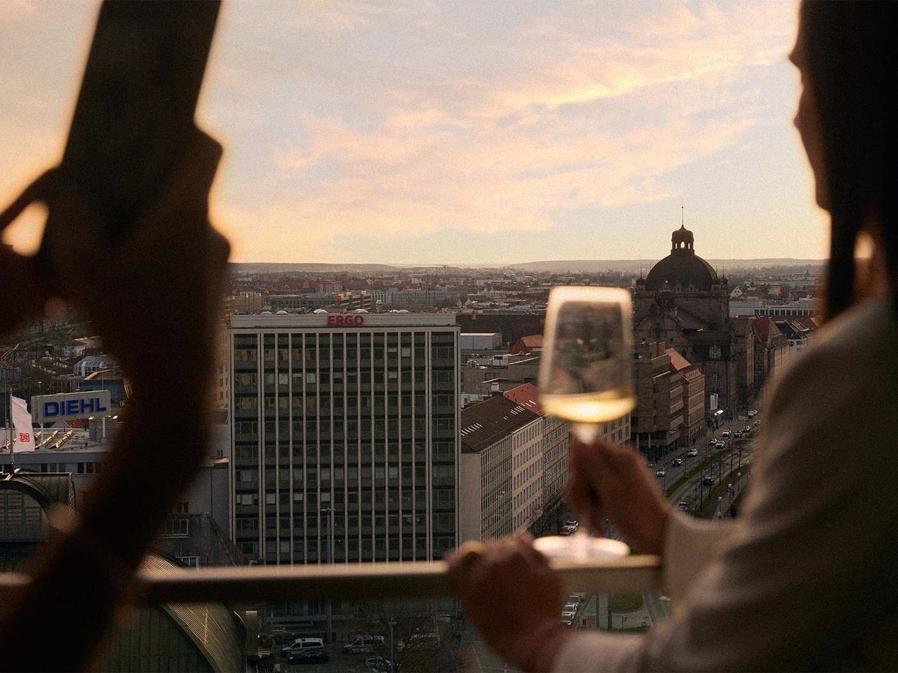 designhotel Nuremberg The Cloud One people with wine glasses on a terrace with a view