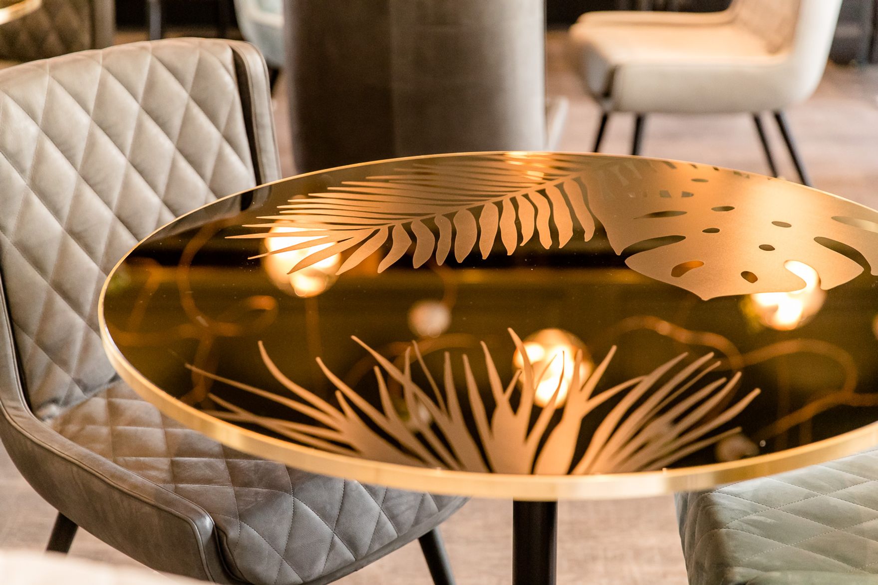 Hotel Paris Porte Dorée Motel One Nahaufnahme Tisch mit Stühlen