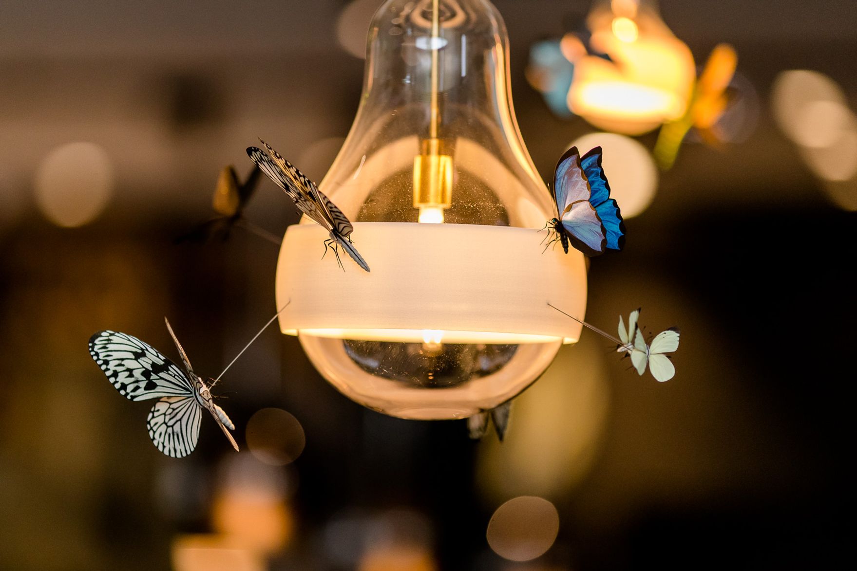 Designhotel Paris Porte Dorée Motel One Nahaufnahme Lampe mit Schmetterlingen