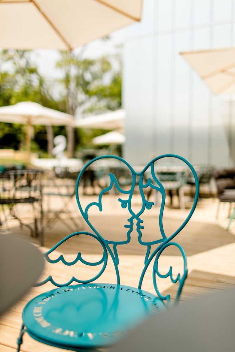 Designhotel Paris Porte Dorée Motel One Nahaufnahme Stuhl auf Terrasse