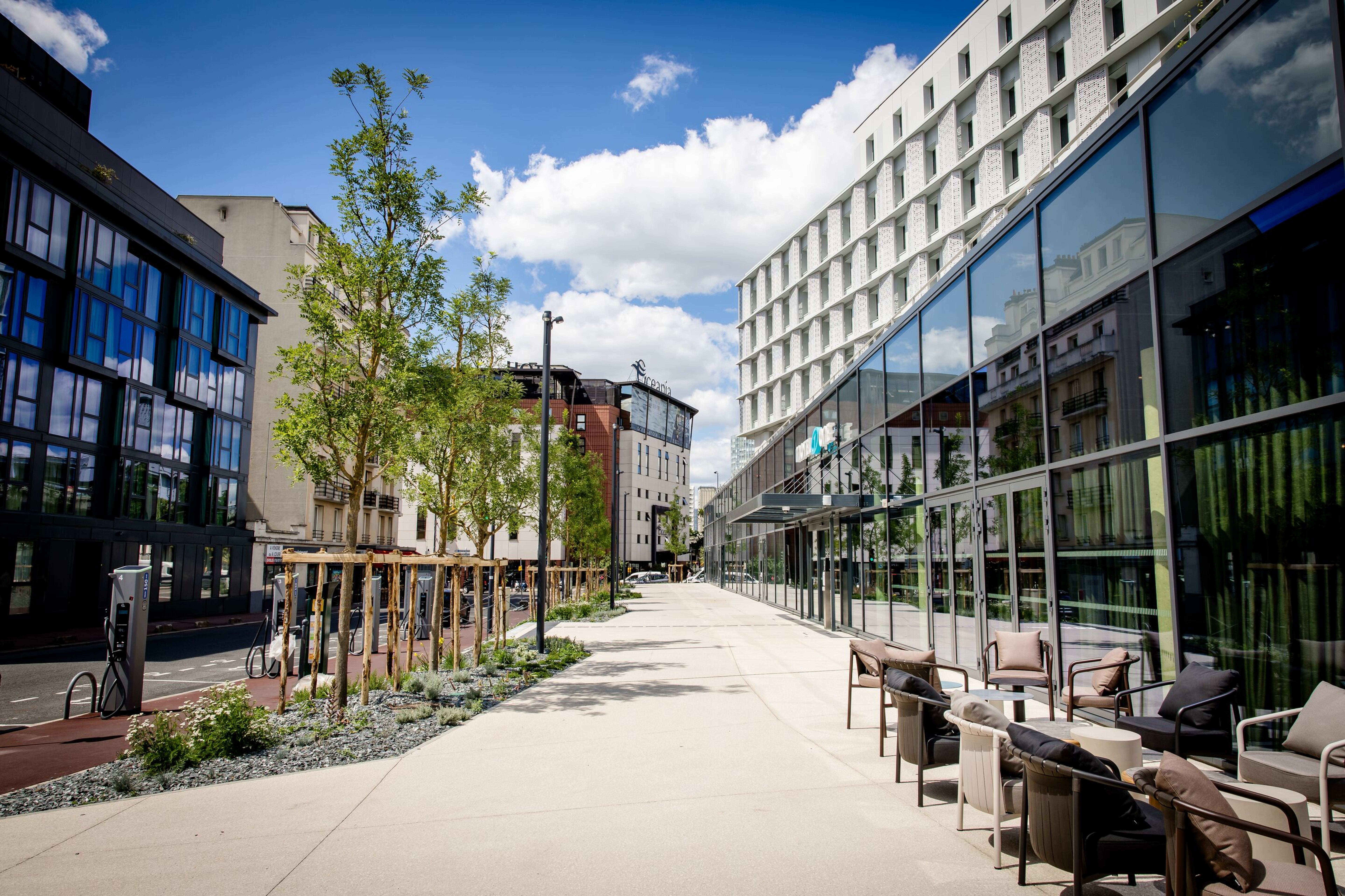 Design Hotel Paris Porte de Versailles Motel One seitlicher Blick auf Gebäude Design Hotel Paris Porte de Versailles Motel One seitlicher Blick auf Gebäude