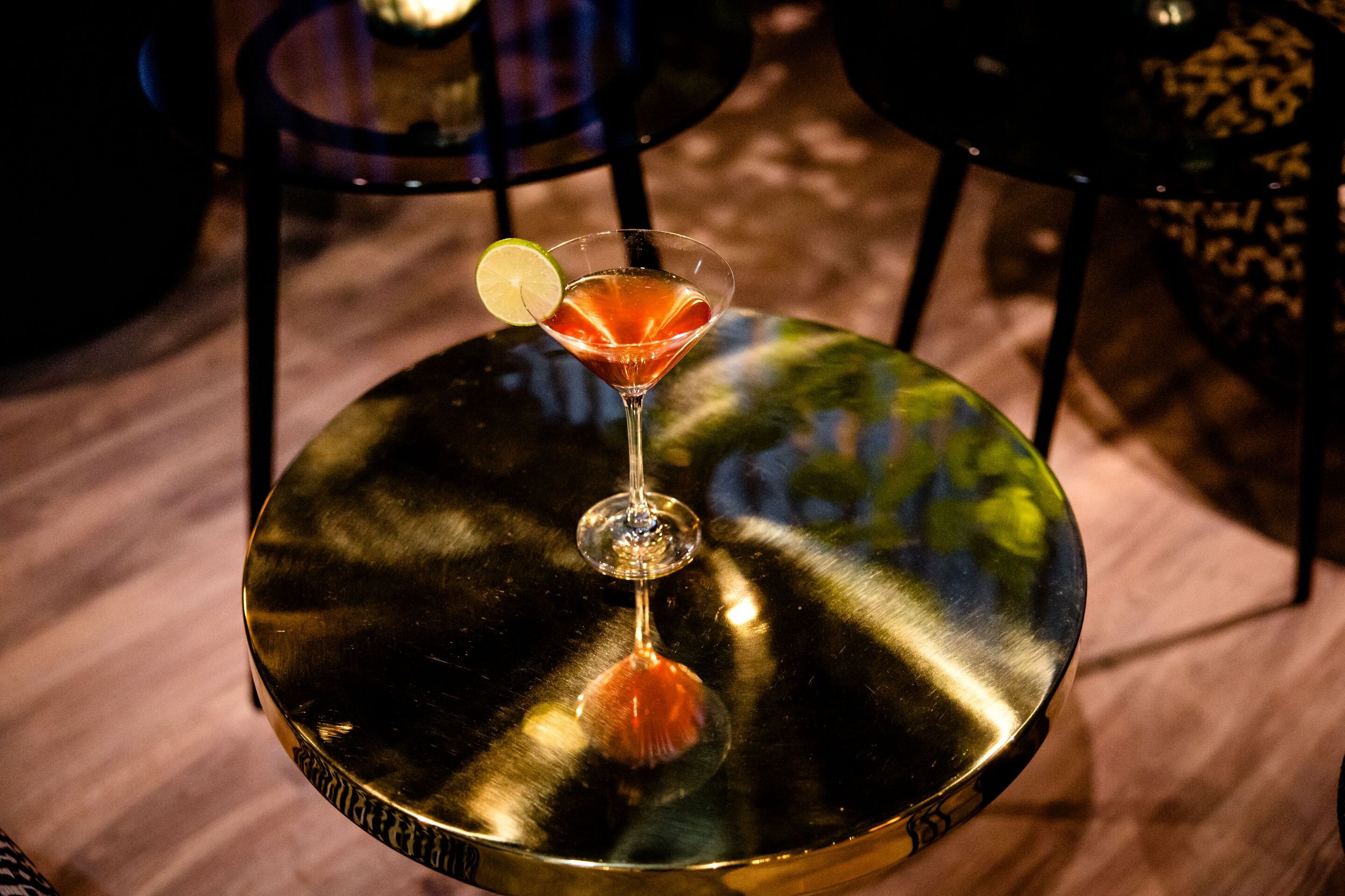 Designhotel Paris Porte de Versailles Motel One Cocktail auf einem Tisch