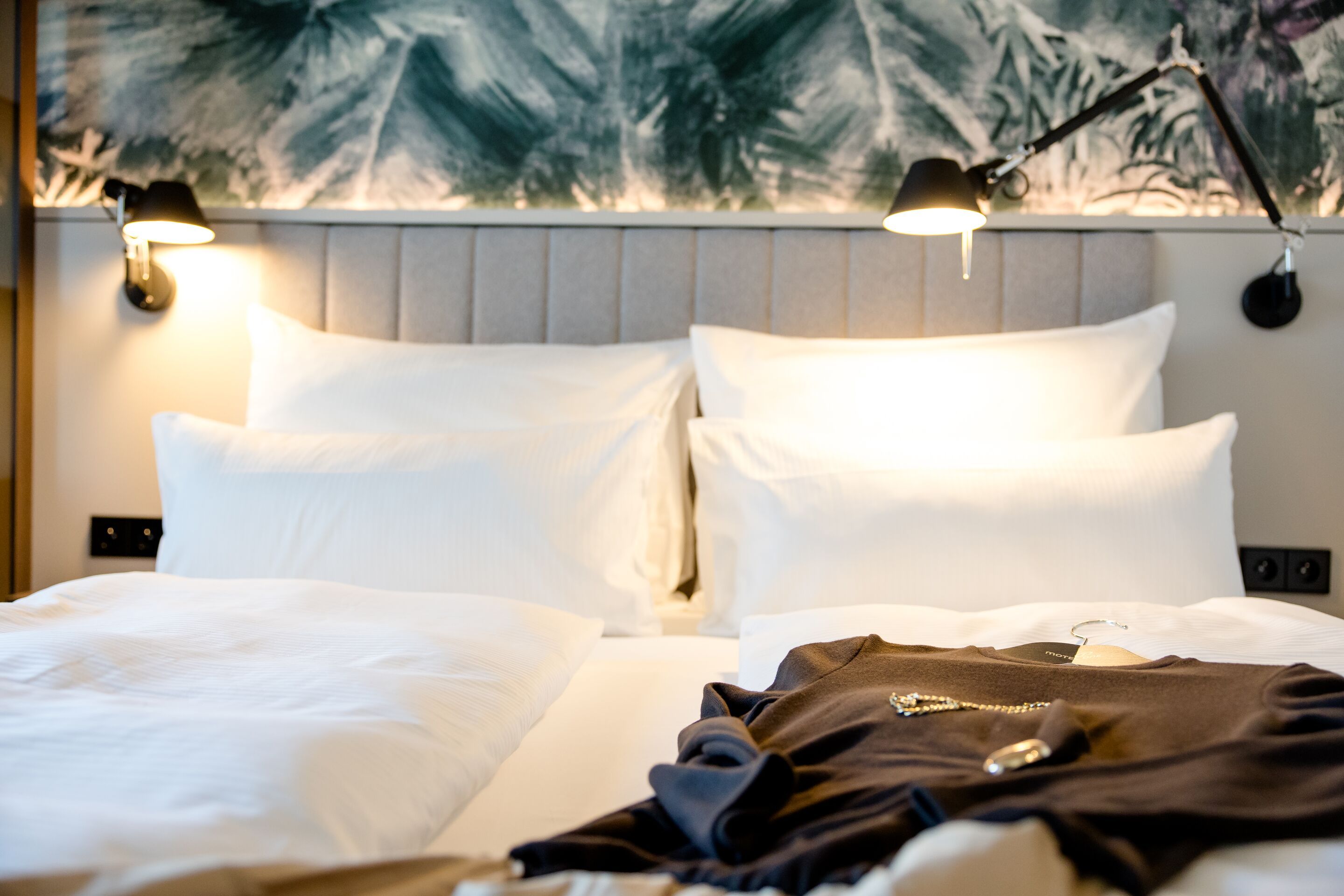 hotel Paris Porte de Versailles Motel One hotel room with double bed